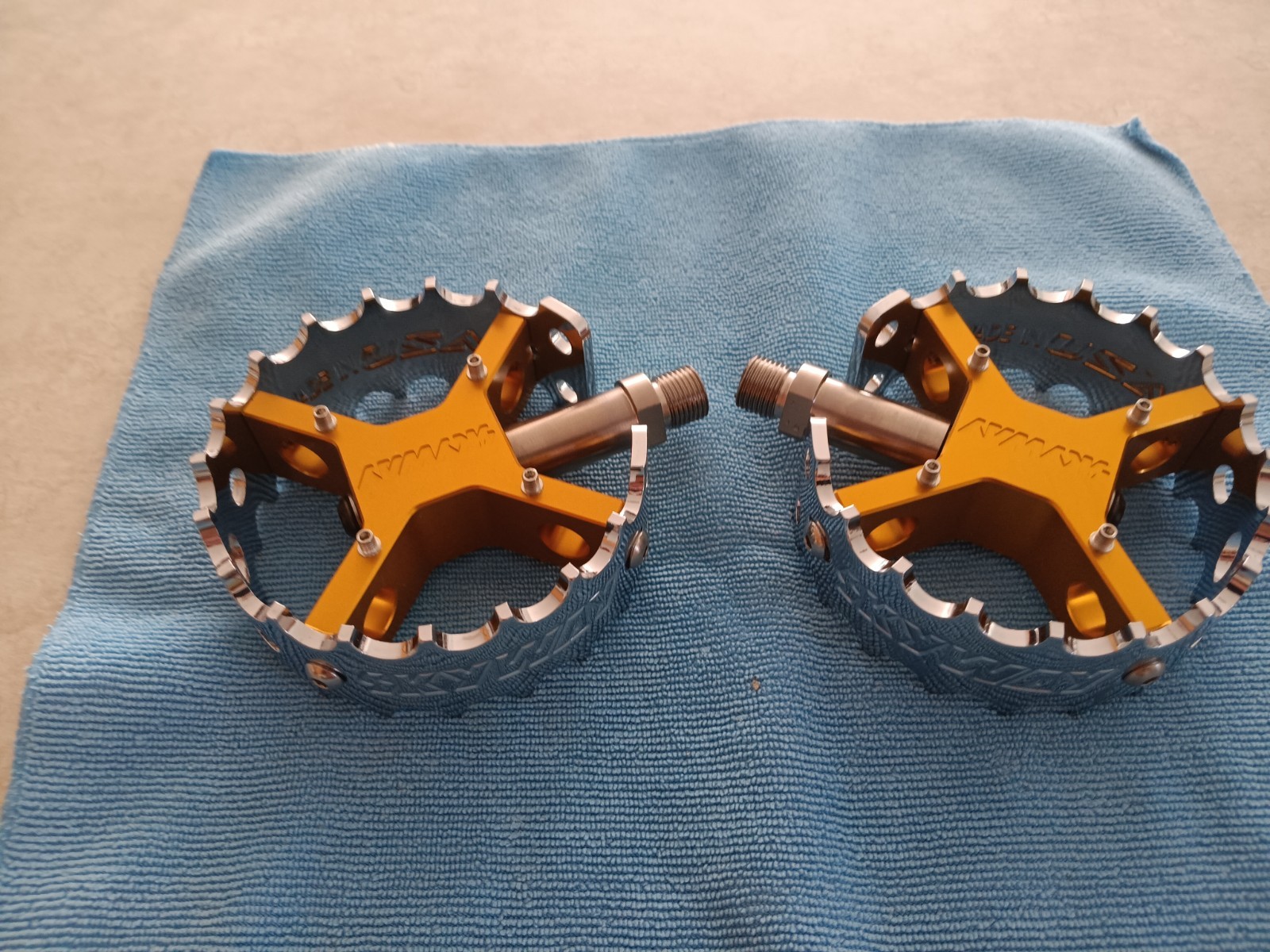 Bullseye Skyway Cage Pedals Chrome and Gold 9/16