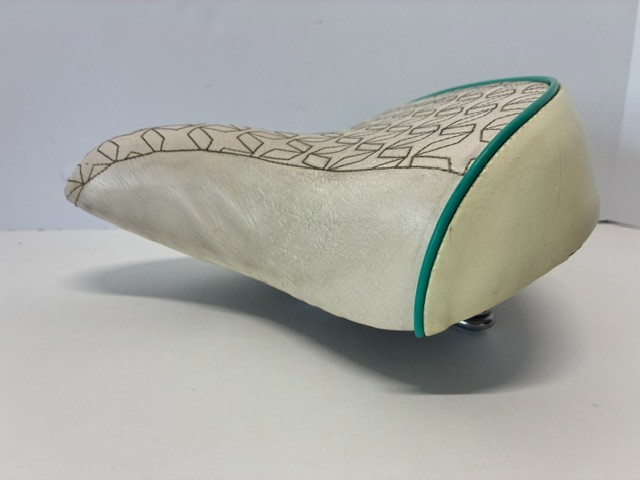 Schwinn Cruiser Wide Comfort Saddle Bike Seat Dual Springs Quilted White/Teal