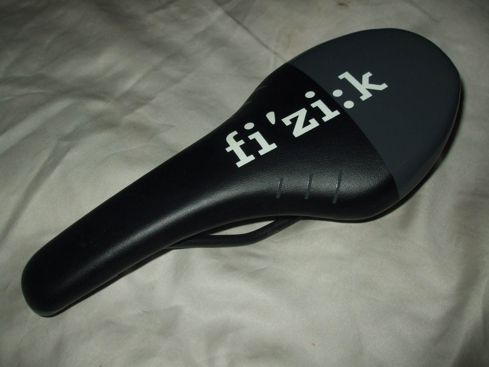 Fizik Tundra CrMo Saddle, 123mm (Select Color)
