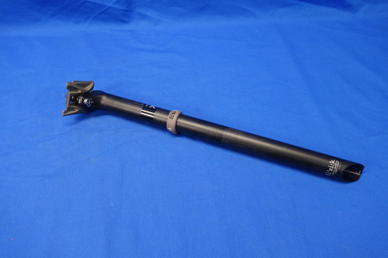 Fizik Cyrano Seatpost: 400mm Length x 27.2mm Diameter