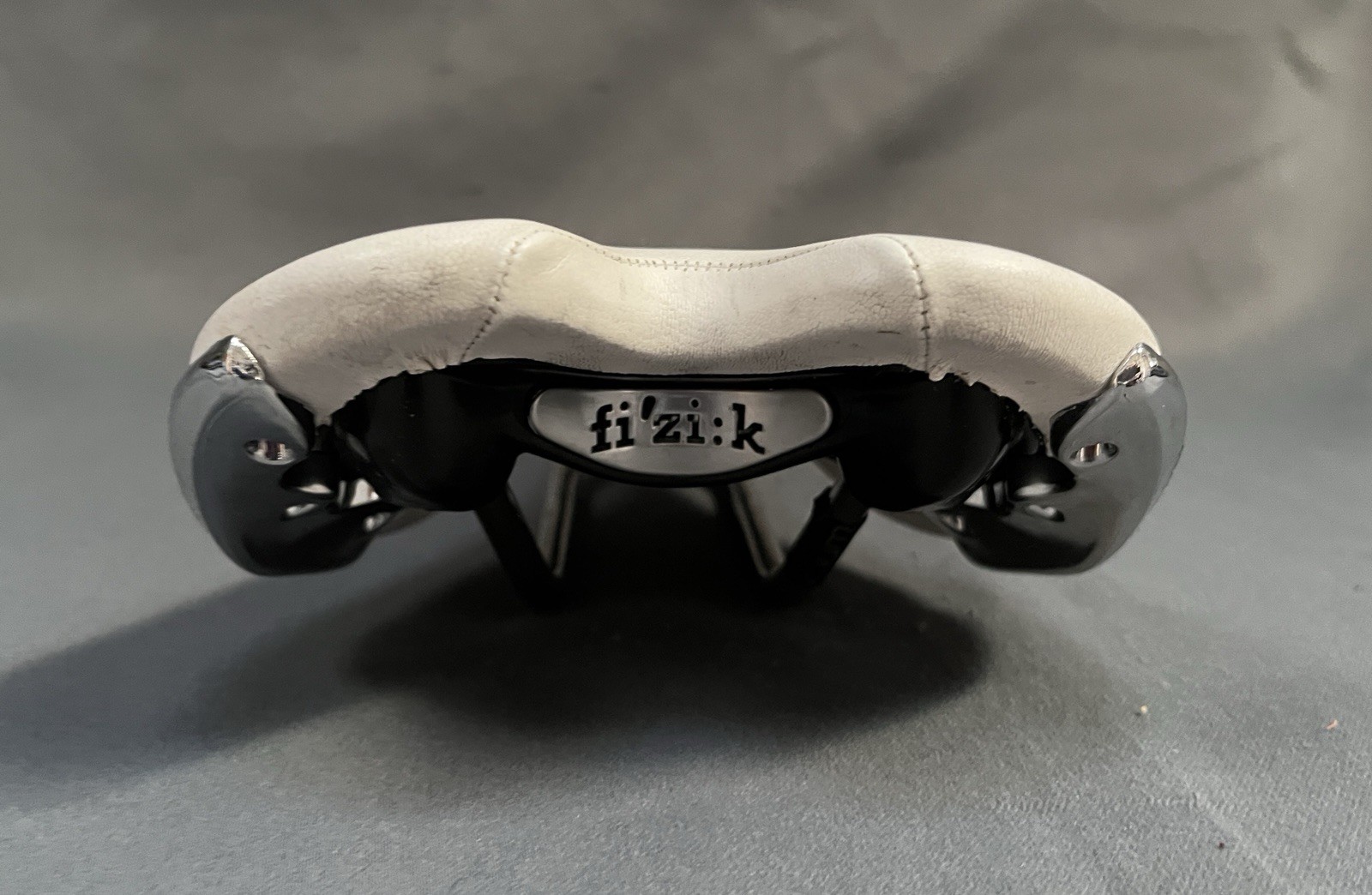 Fi’zi:k Aliante Saddle White 145x265mm K:ium Rails 7×7 Twin Flex Road MTB Italy