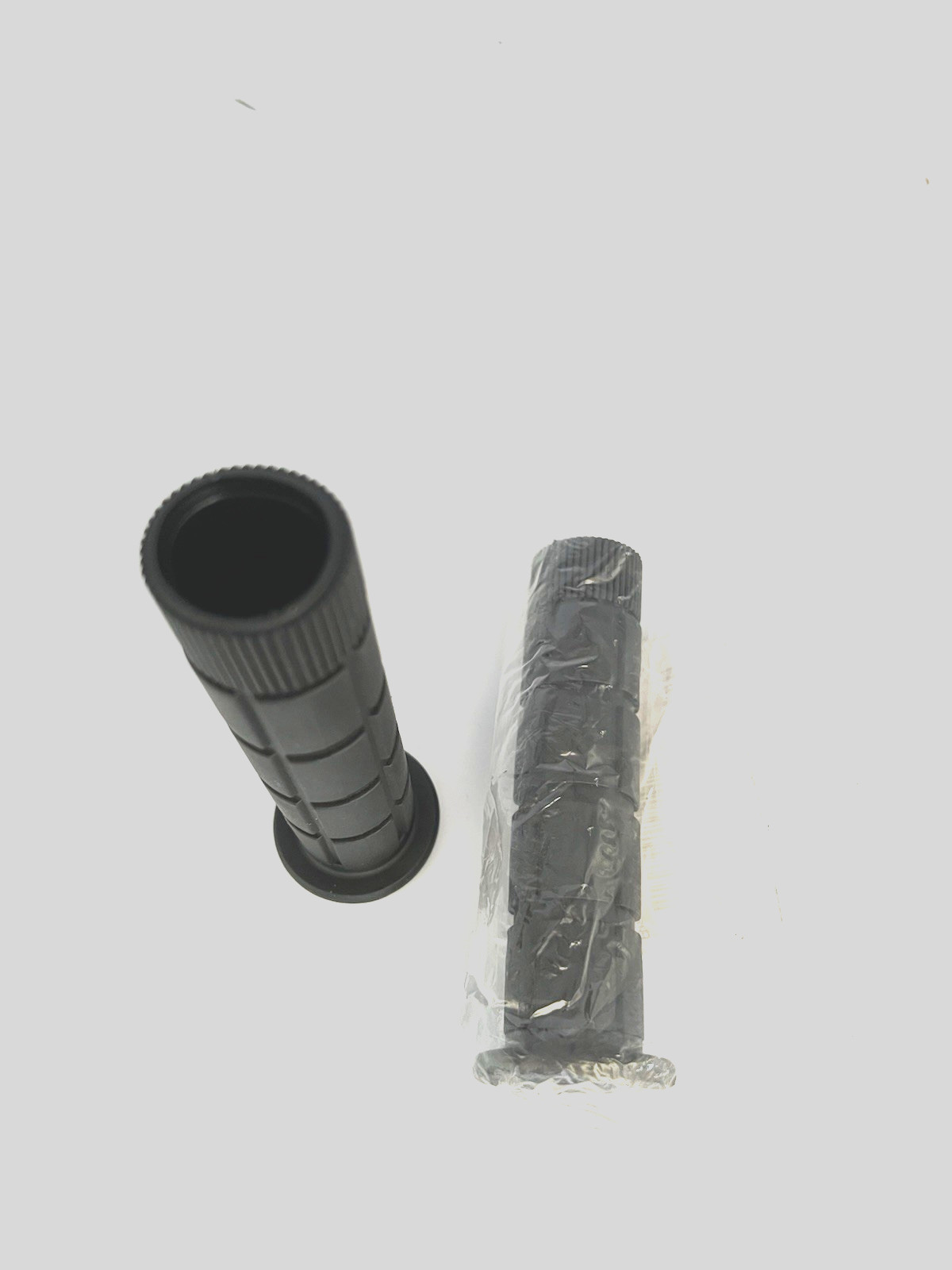 BMX MTB Handlebar Grips Mountain Road Bike Lock Bicycle Hand Grips Pair LOT OF 2