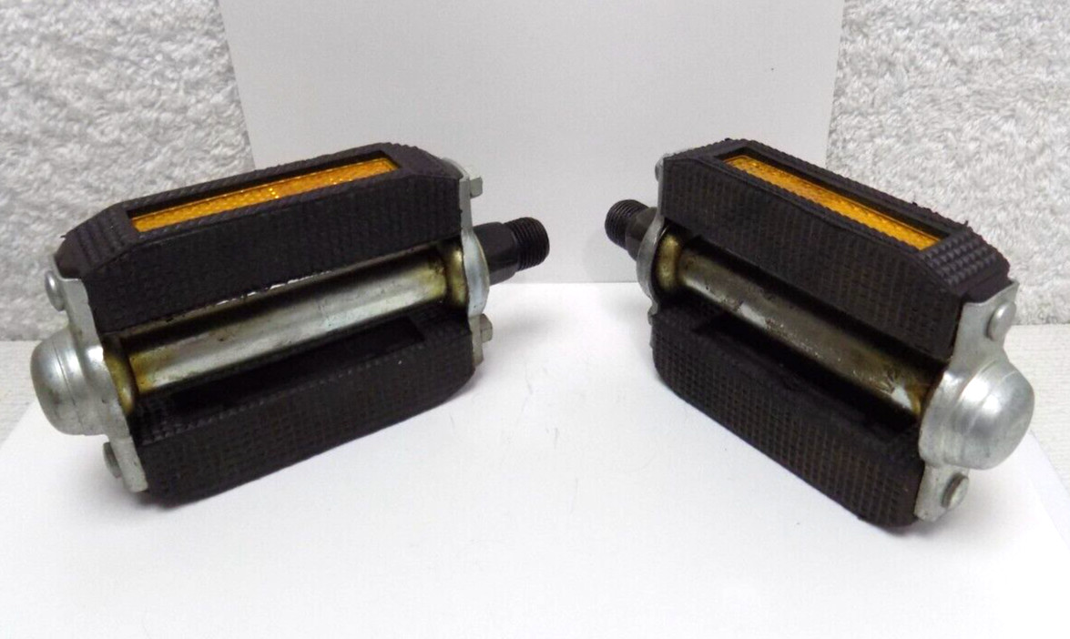 BLOCK PEDALS – VINTAGE HTI -791 BICYCLE PEDALS / CATEYE – RR-0217 REFLECTORS