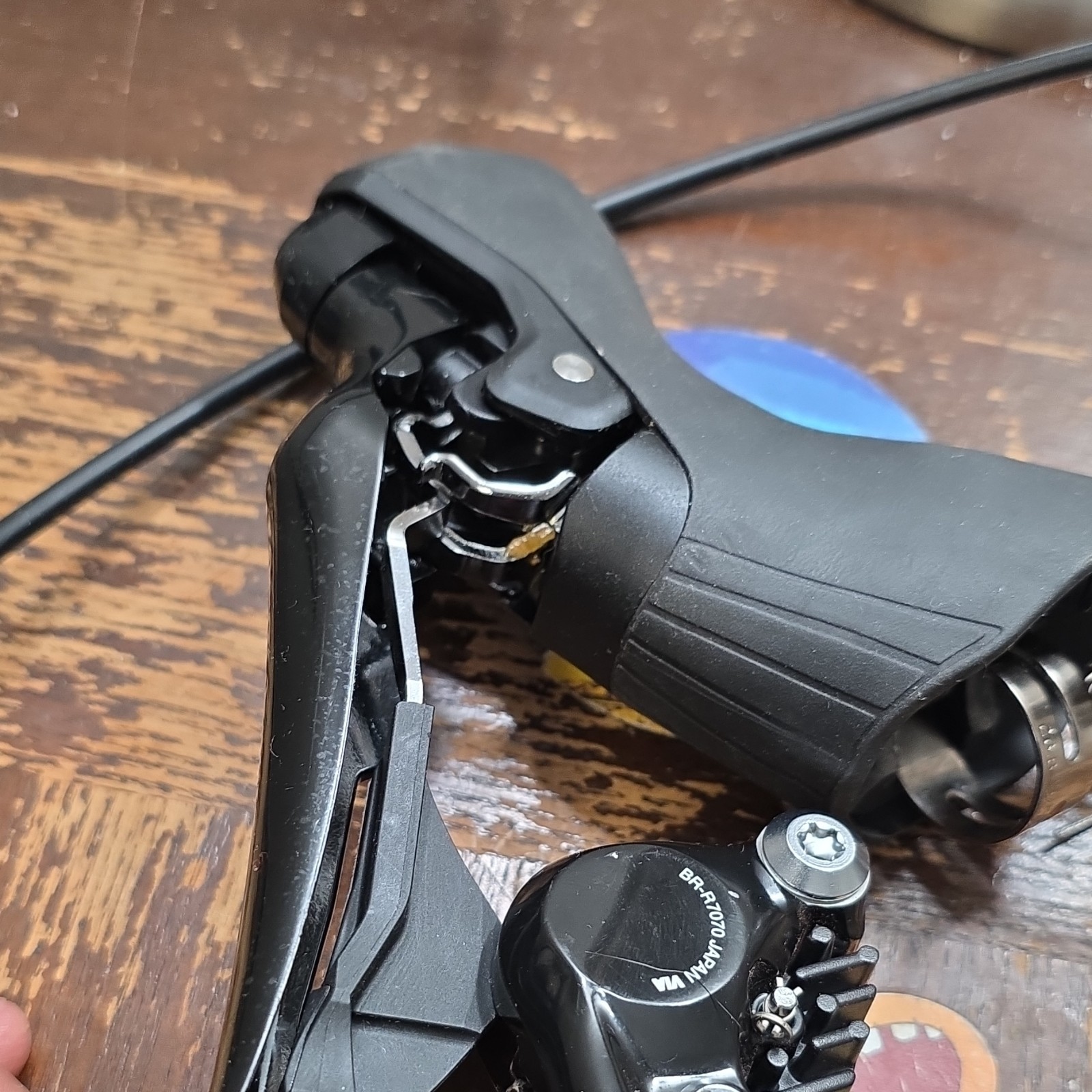 Shimano 105 ST-R7020 11-Speed Hydraulic Road Brake/Shifter Set Black w/Cables