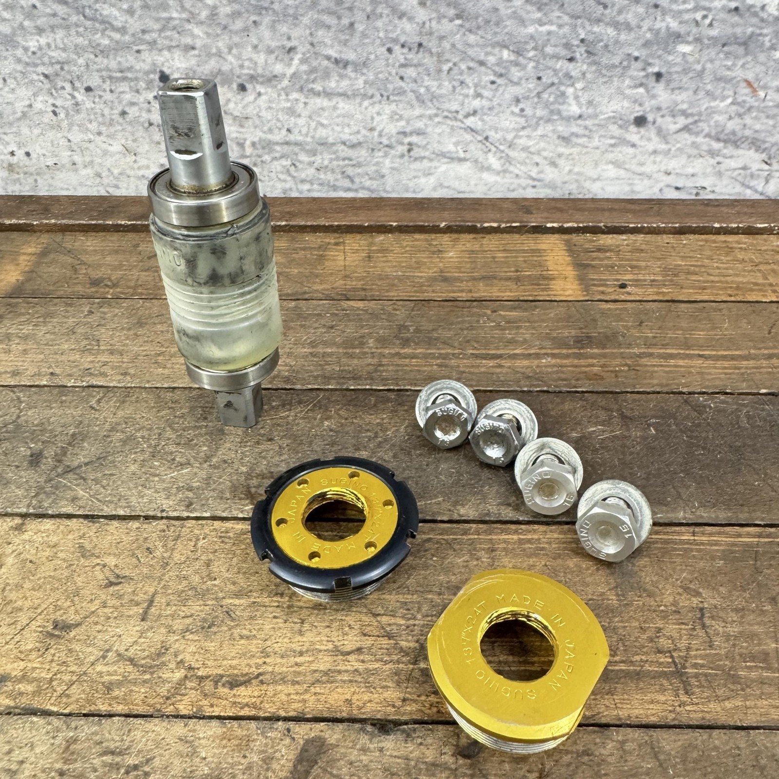 Vintage Sugino 15 Bottom Bracket Gold Alloy Cups Sealed Bearing English 68mm BSA