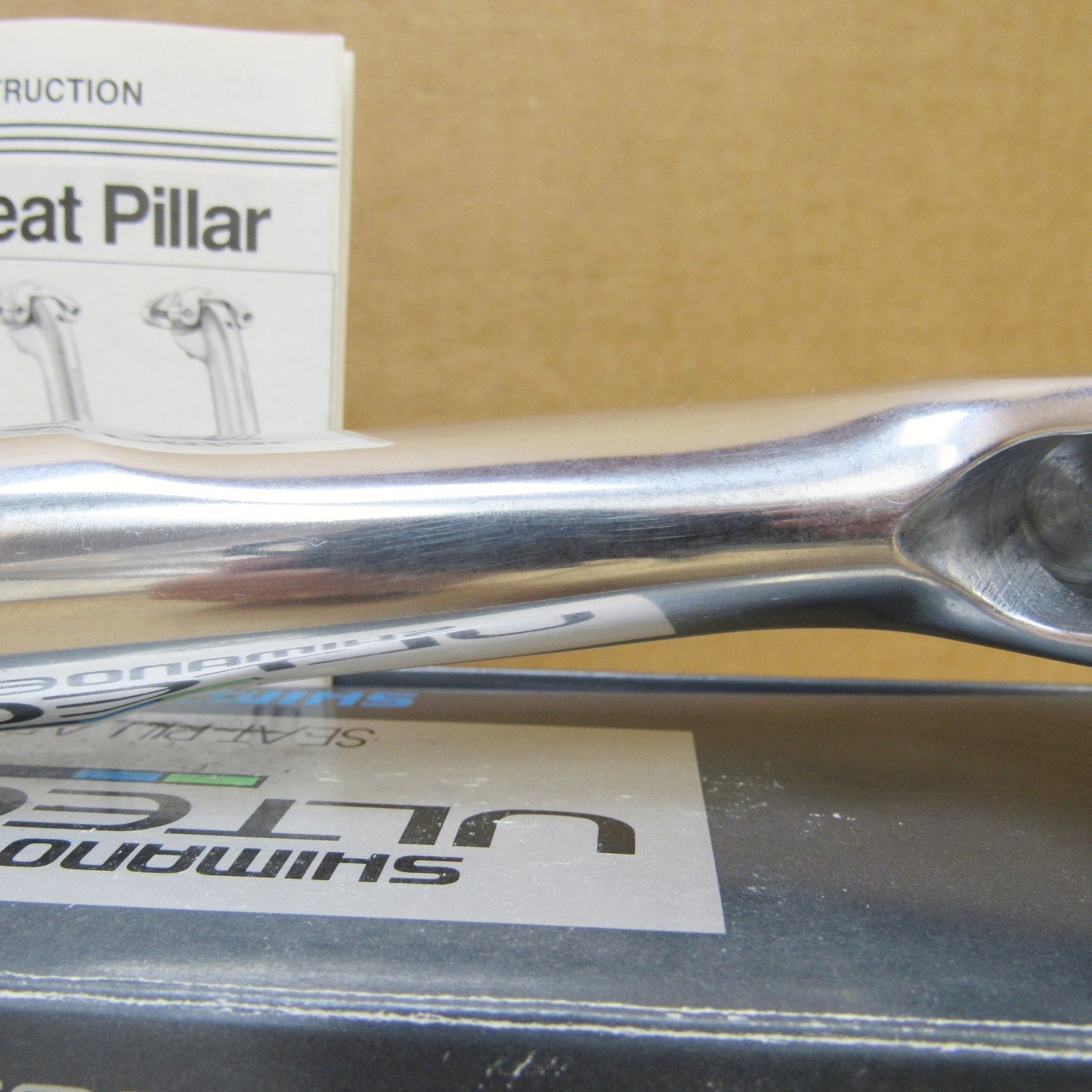 New-Old-Stock Shimano «600 Ultegra» Aero Seatpost (Size 26.0 mm x 200 mm)