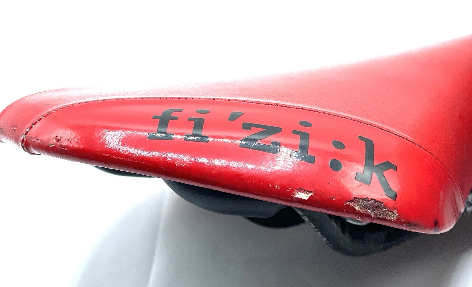 Fizik Antares Road Bike Saddle Braided Carbon Rails