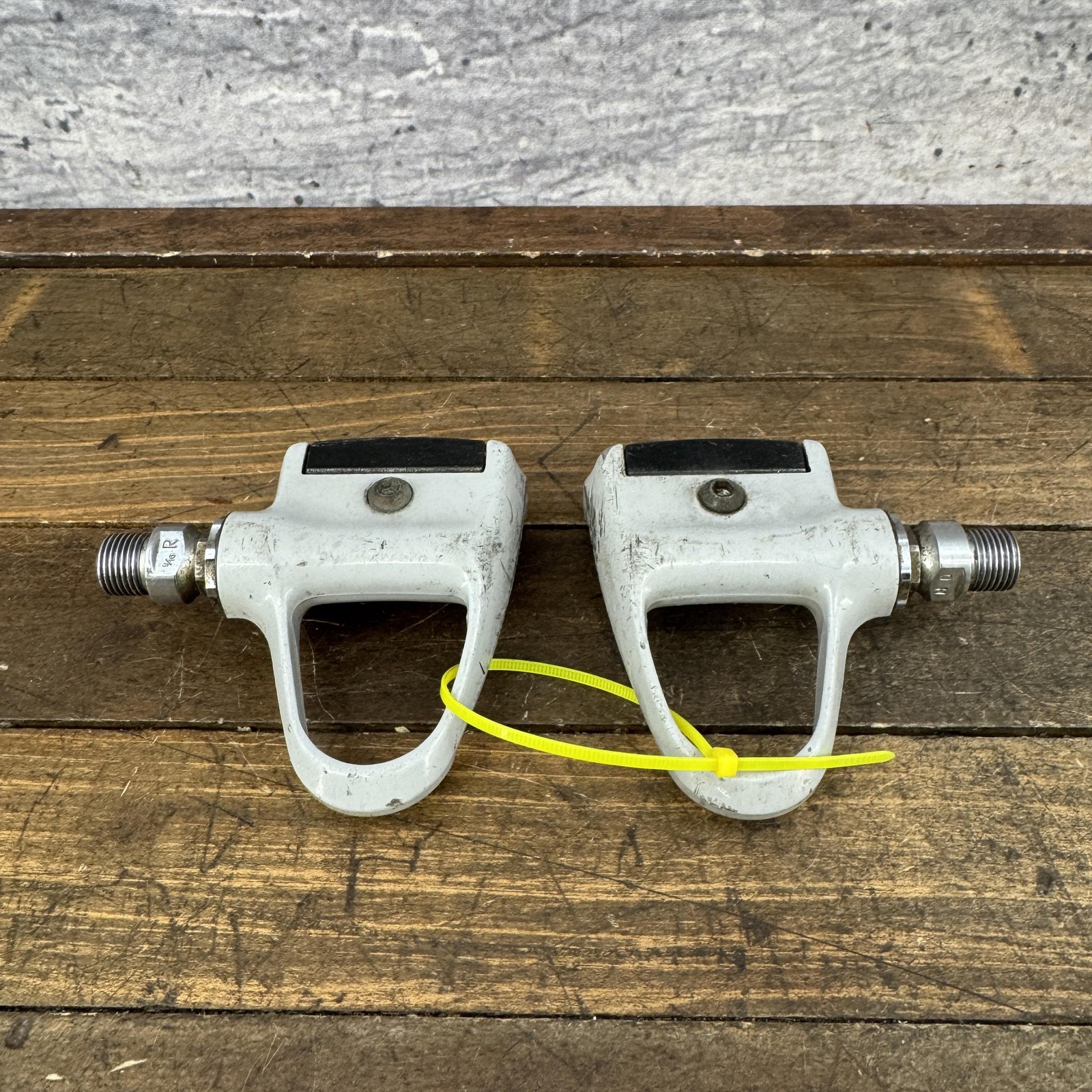 Vintage Shimano Dura-Ace PD-7401 Clipless Road Pedals 9/16 Silver Pair LOOK 7400