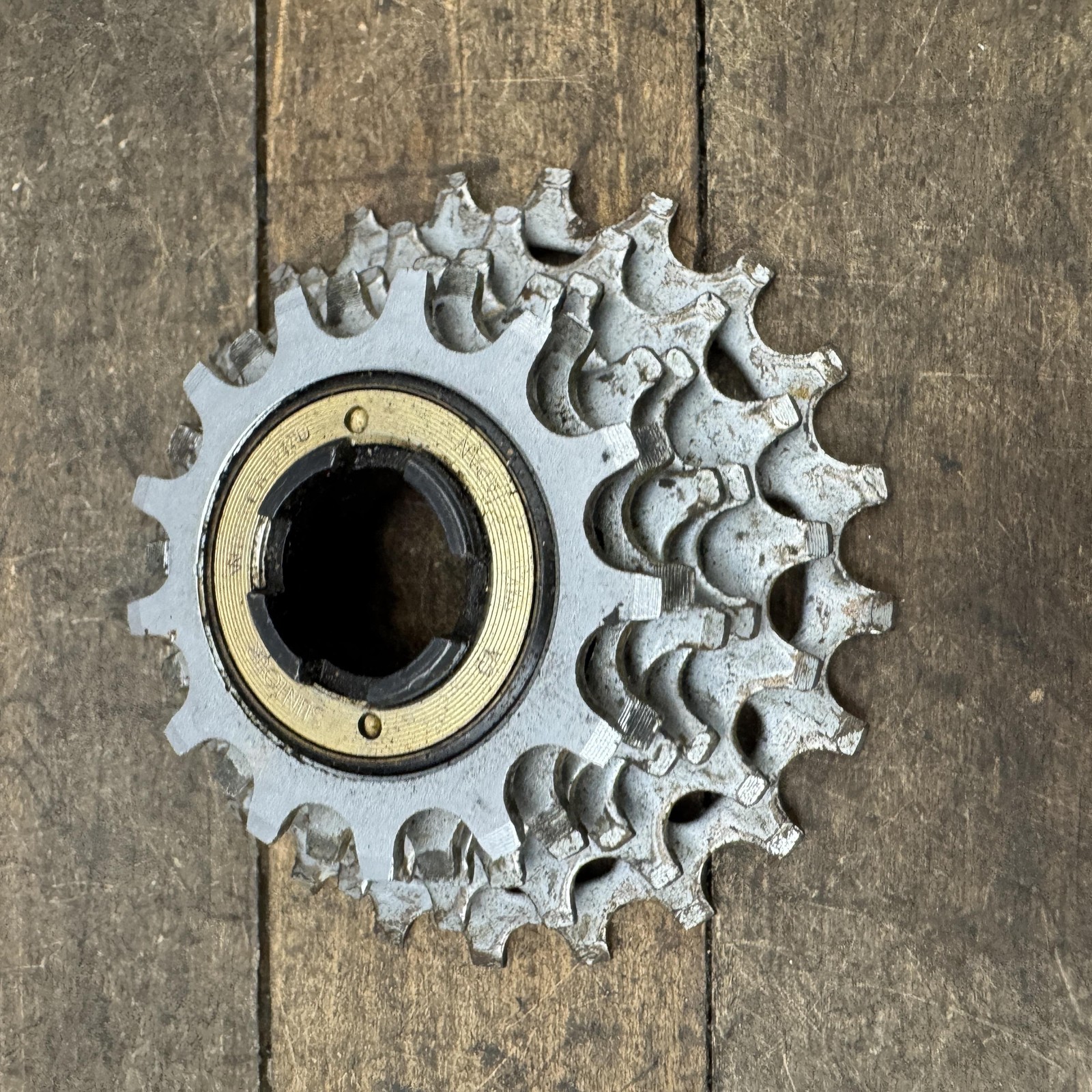 Vintage SunTour Winner Pro 6-Speed Freewheel 22t Japan Road Bike Cluster