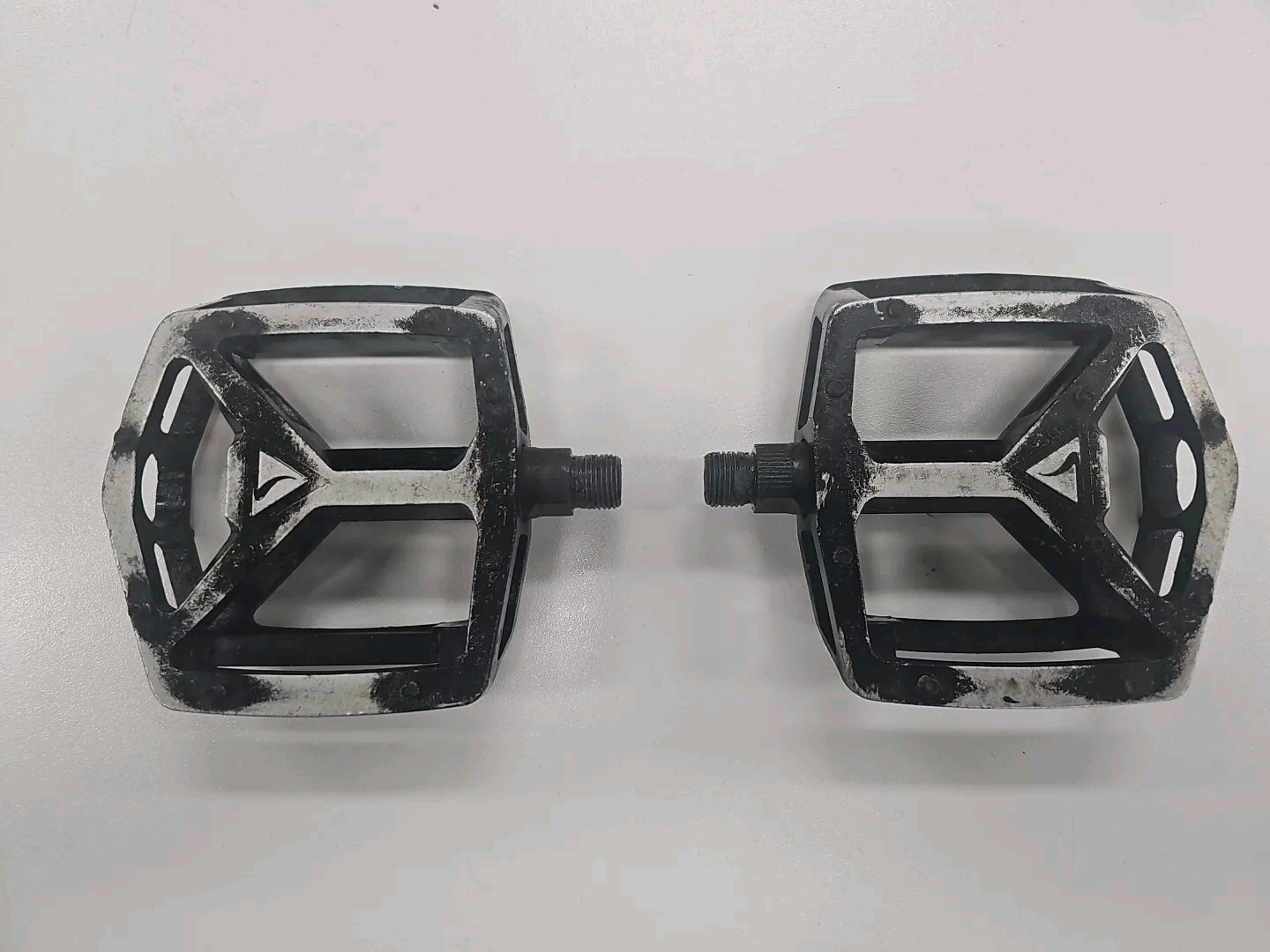 Alloy MTB Downhill Flat Pedals Very Light And Cheap