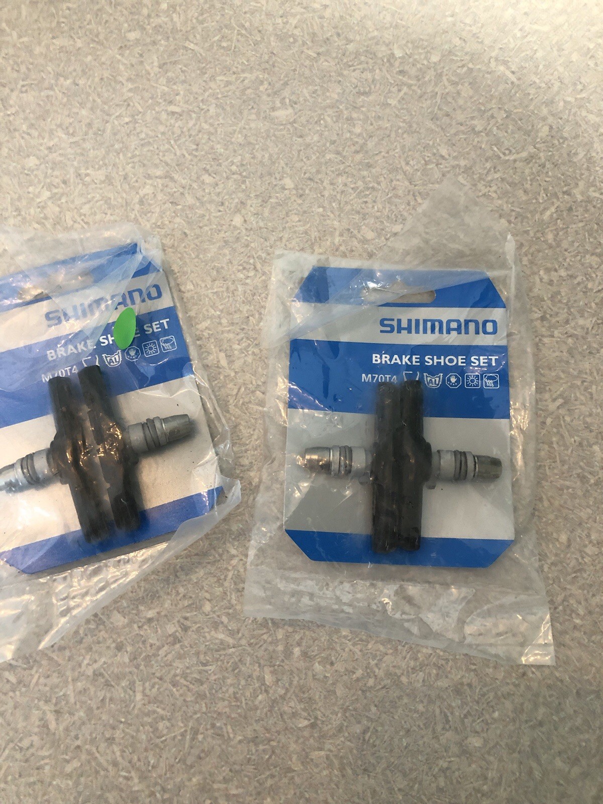 Shimano Unisex Adult Brake Pads, One Size New Bike Wheel Brakes M70T4 TWO SETS
