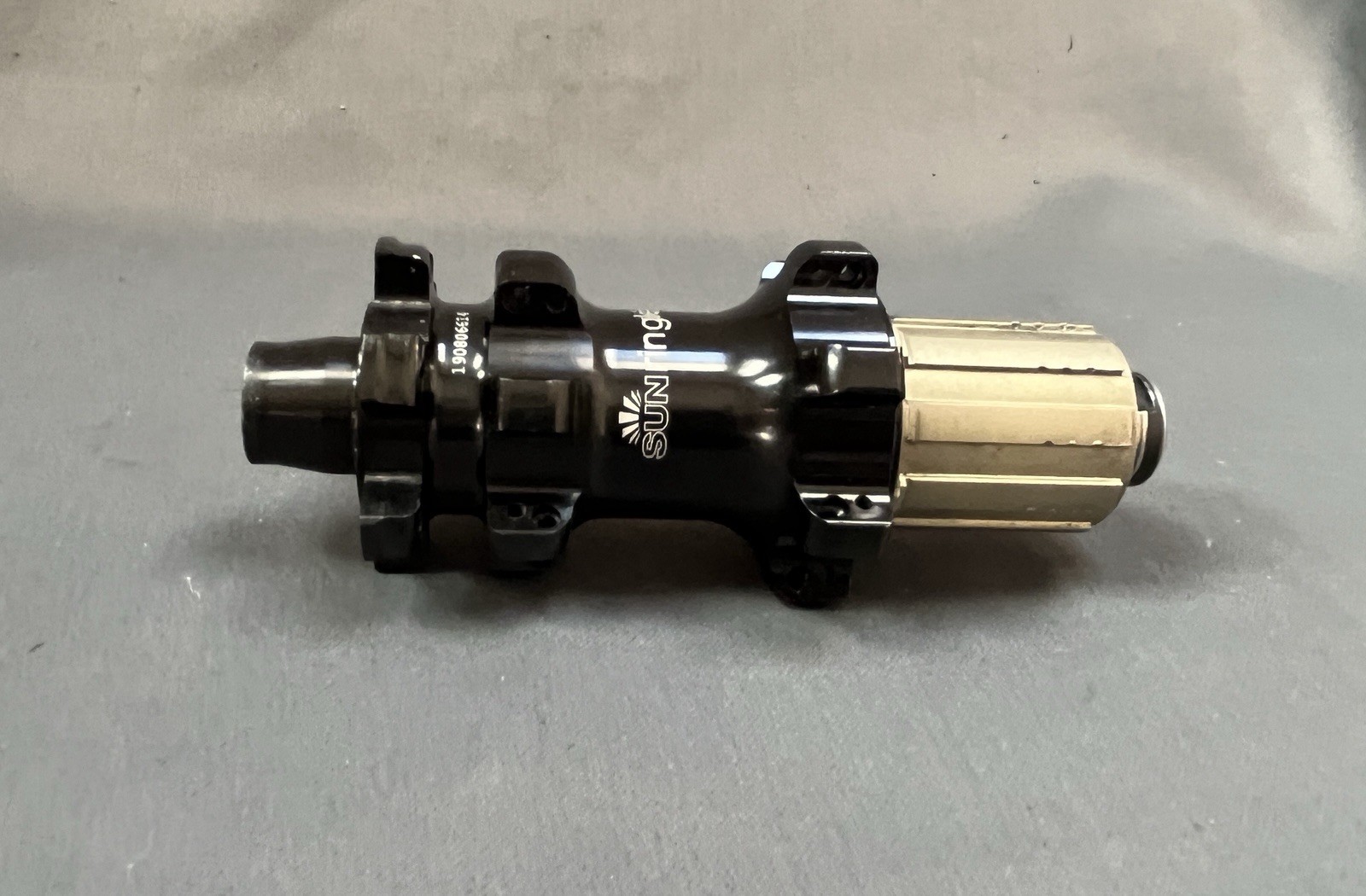 SunRingle SRX Rear Hub MTB 142 x 12mm TA 6-Bolt Disc 28H Straight Pull HG 8-11s