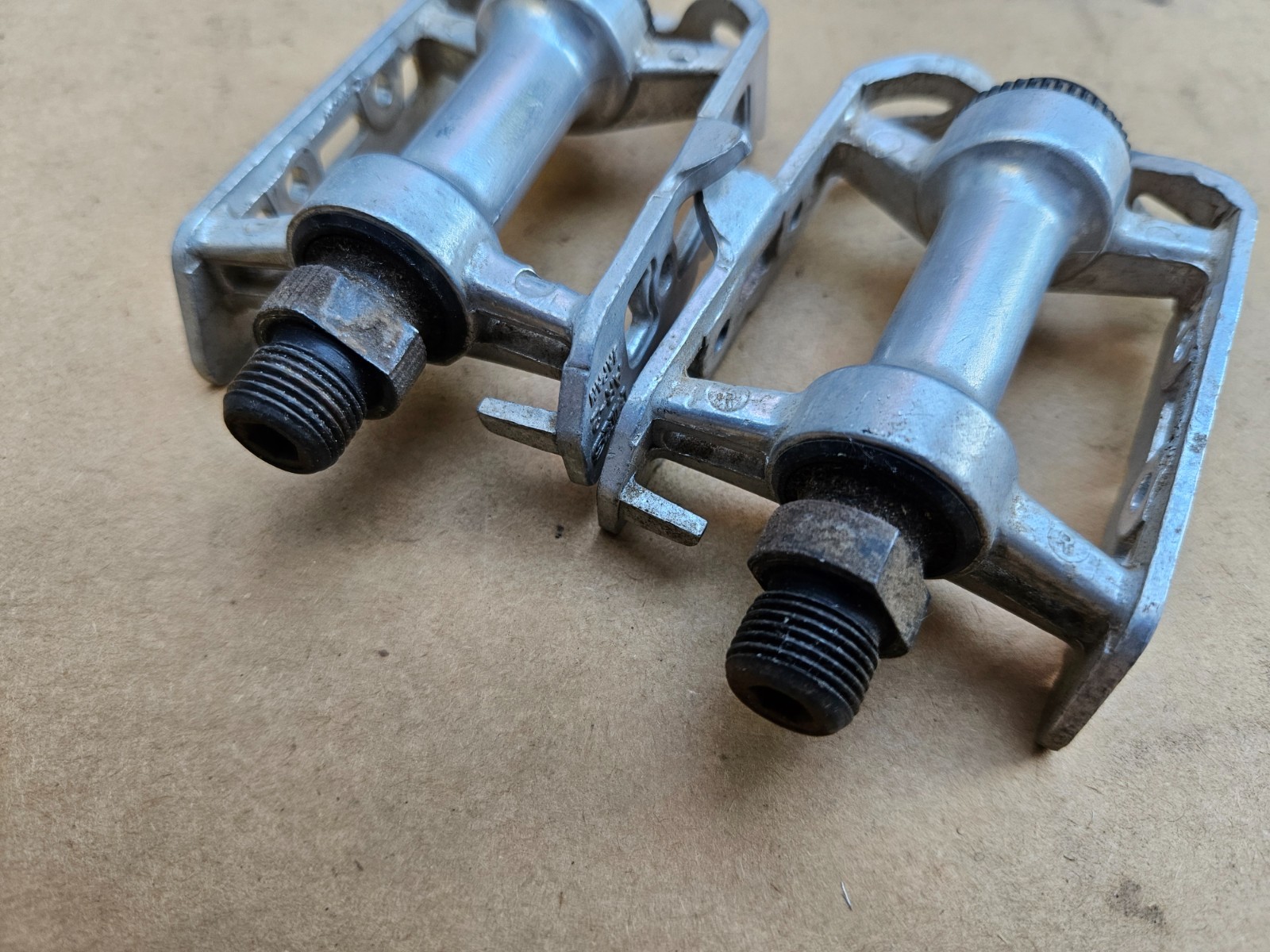 Vintage MKS AR-2 Road Bike Platform Pedals Left Right Set 9/16″ Japan