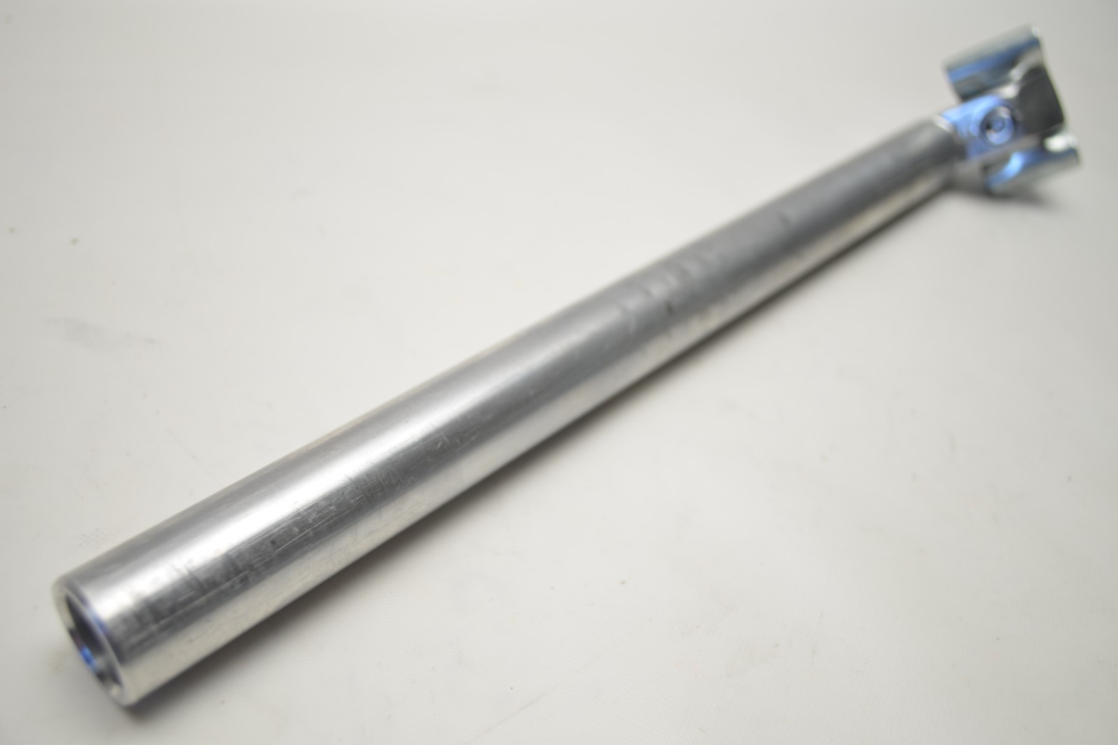 AVENIR 26.0 MM ALLOY MICRO ADJUSTABLE BICYCLE SINGLE BOLT SEAT POST 350 MM TALL