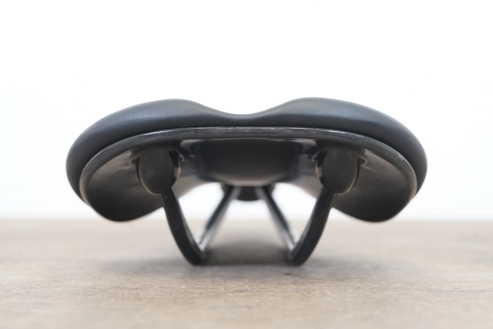 142mm (Shallow) Fabric Scoop Pro Carbon Rail Road Saddle 202g