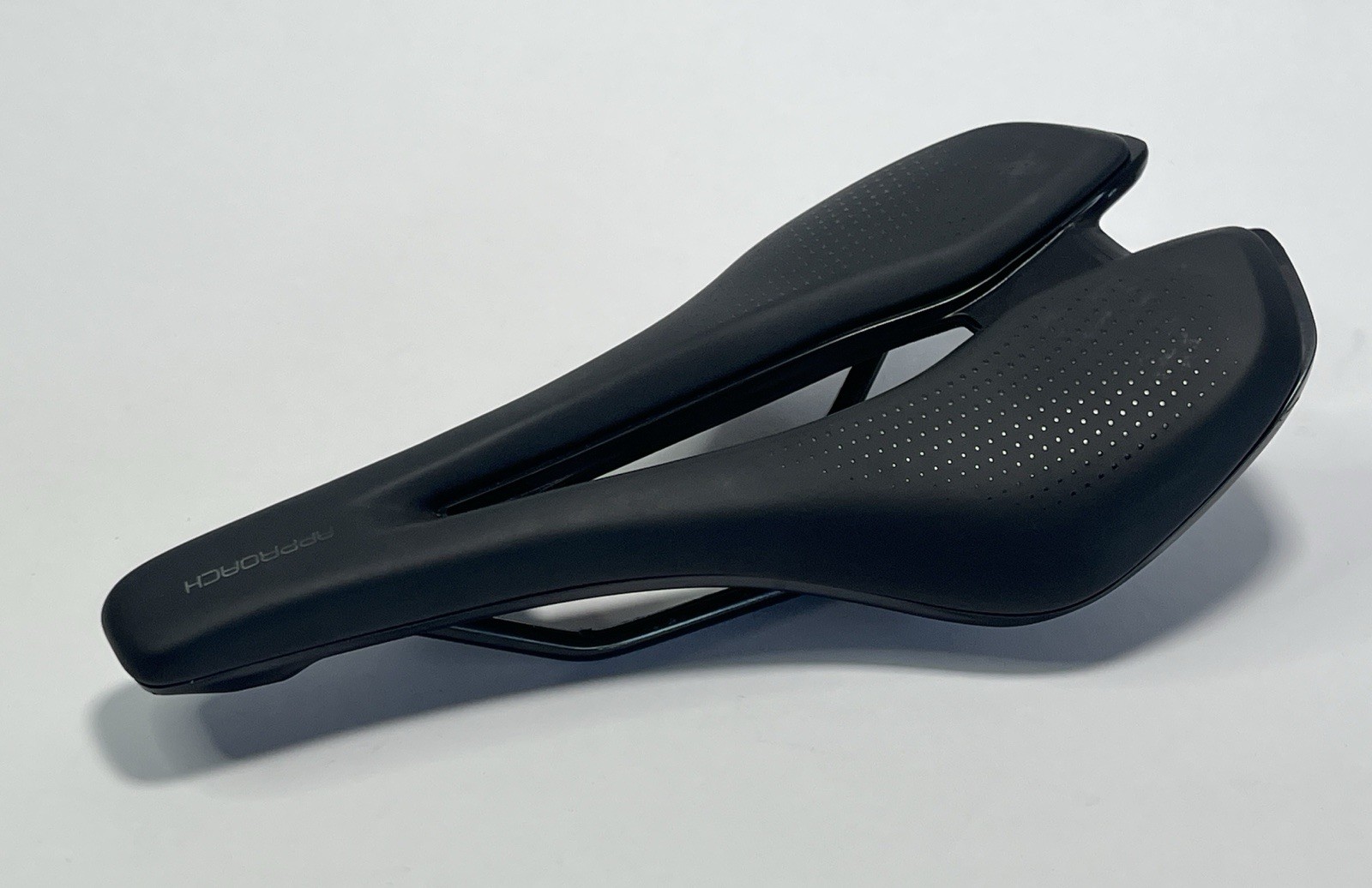 Giant Approach Particle Flow Bicycle Saddle 145mm