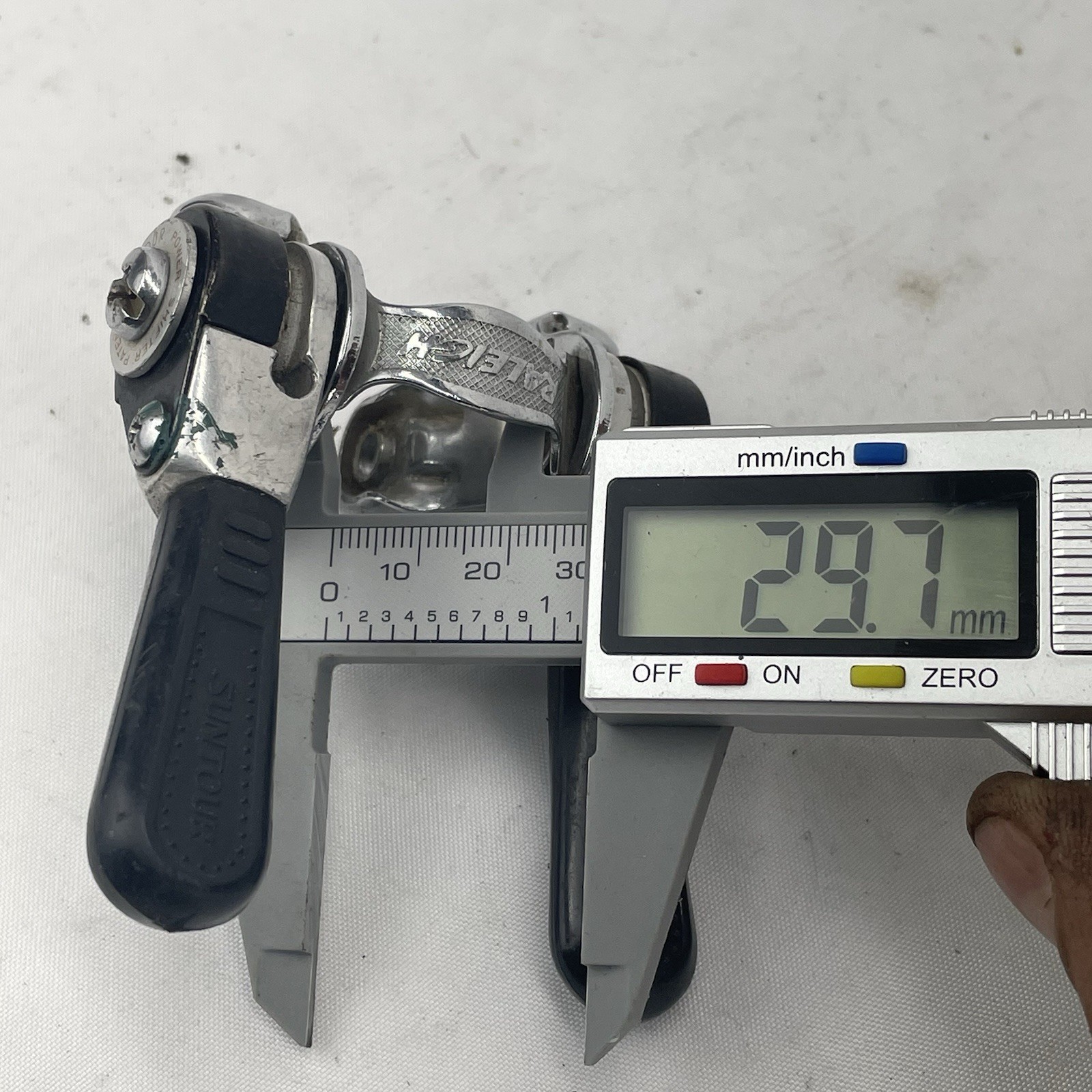 Suntour Mighty Shifter – Downtube Shifter – 1 1/8″ Clamp – Japan Raleigh