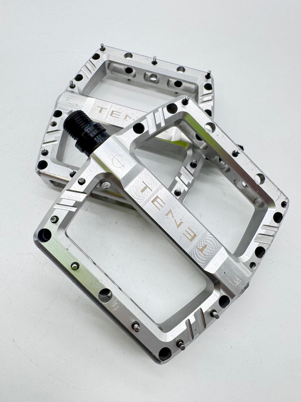 Tenet Occult V2 Flat Platform Pedals, Silver