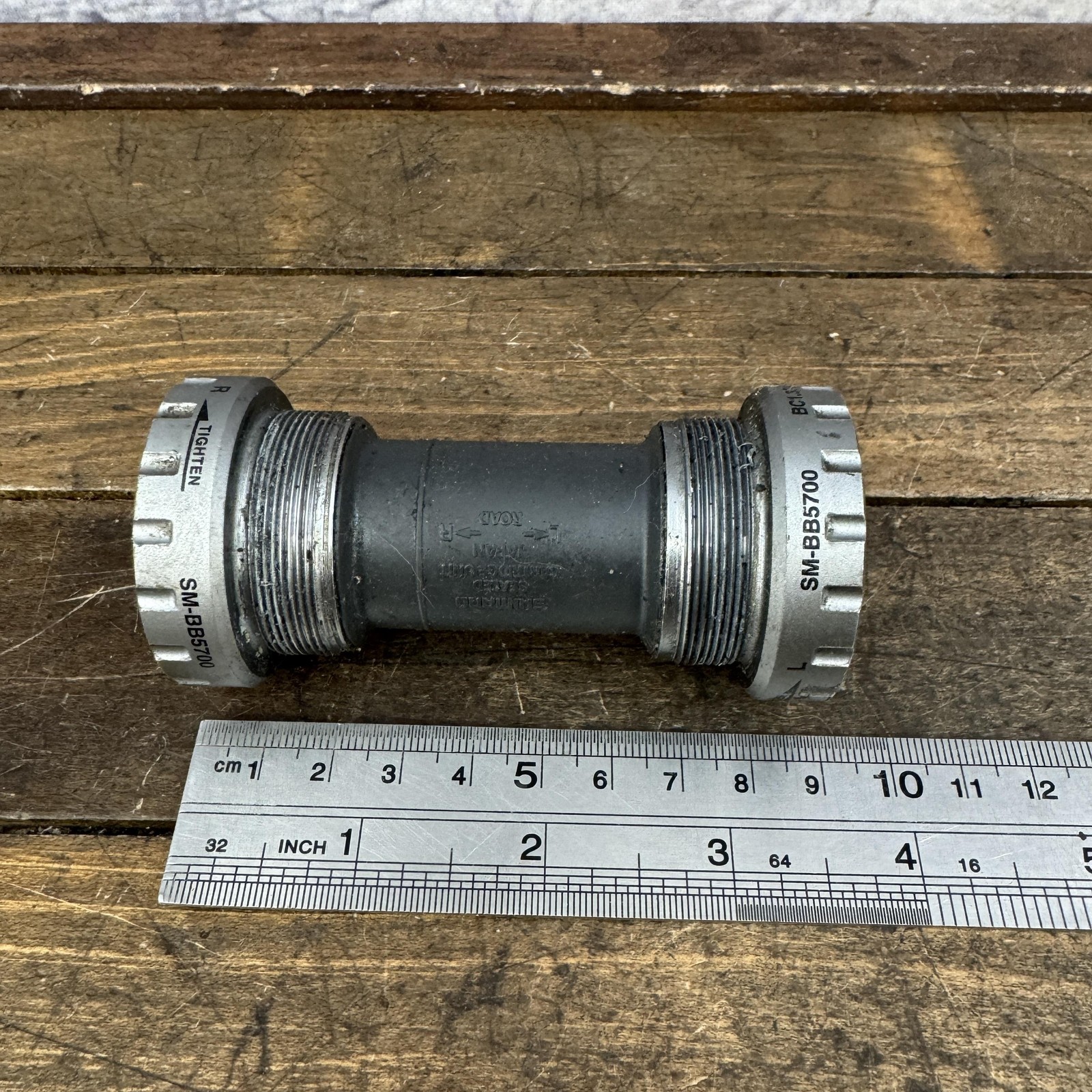 Shimano SM-BB5700 Bottom Bracket 68mm BSA 1.37x24T Road Hollowtech II Silver