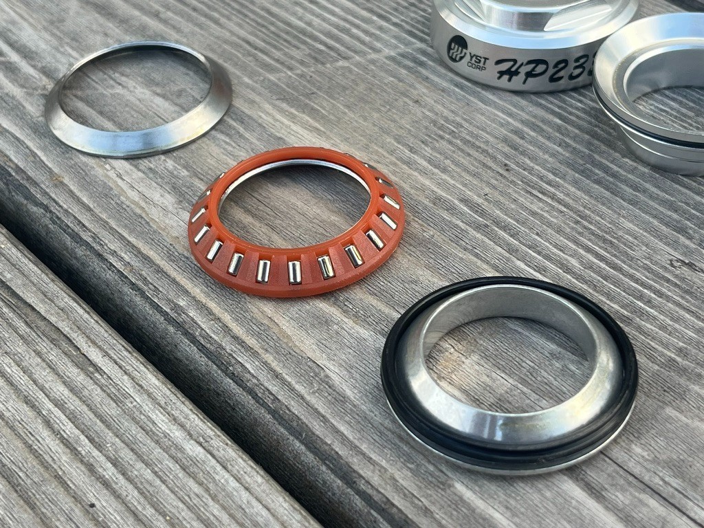 NOS Giant YST Corp HP233 Roller Bearing 1″ Threaded Headset | Made in Taiwan
