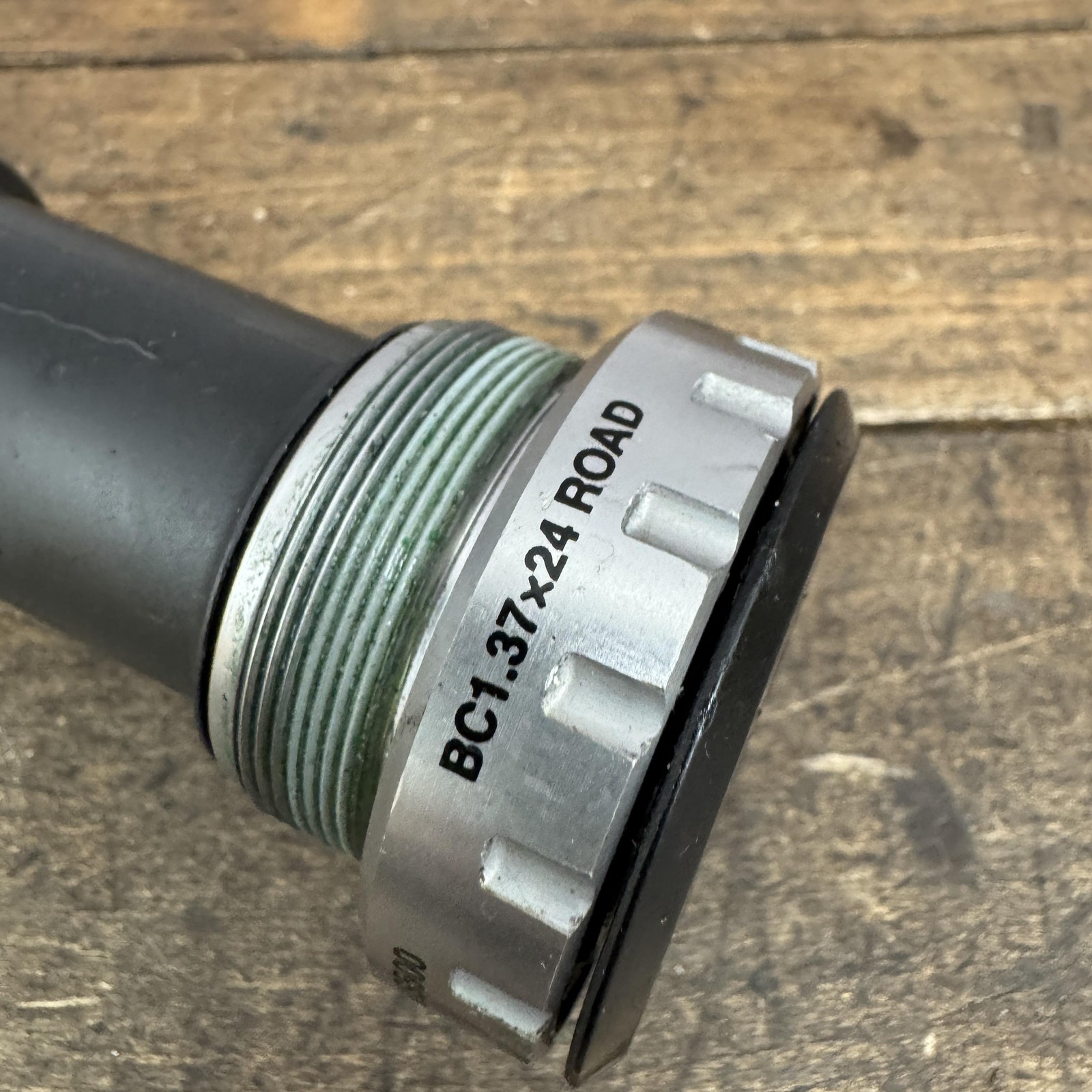 Shimano BB-RS500 Bottom Bracket English BSA 68mm Hollowtech II 24mm Road Silver