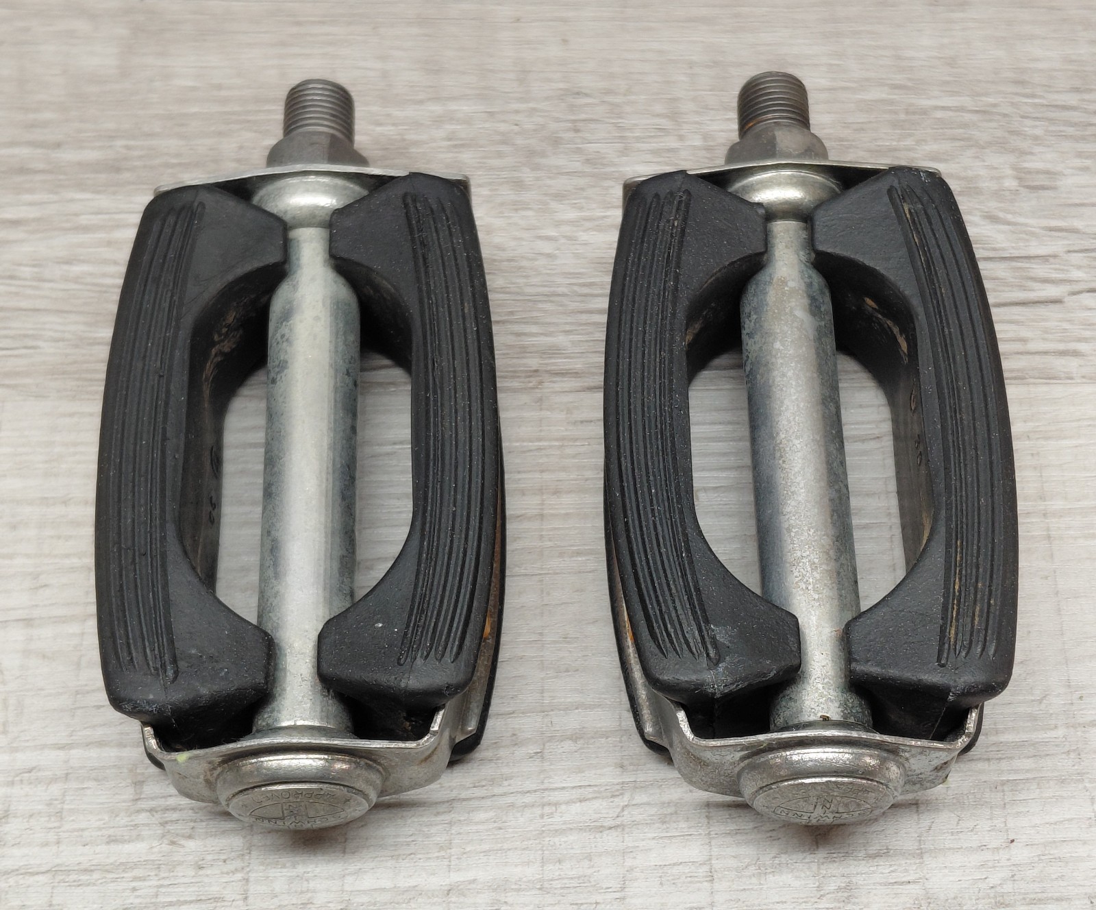 Vintage 60’s, 70’s Schwinn Bow Pedals 1/2″ K10490 U30 Block Stingray W/Reflector
