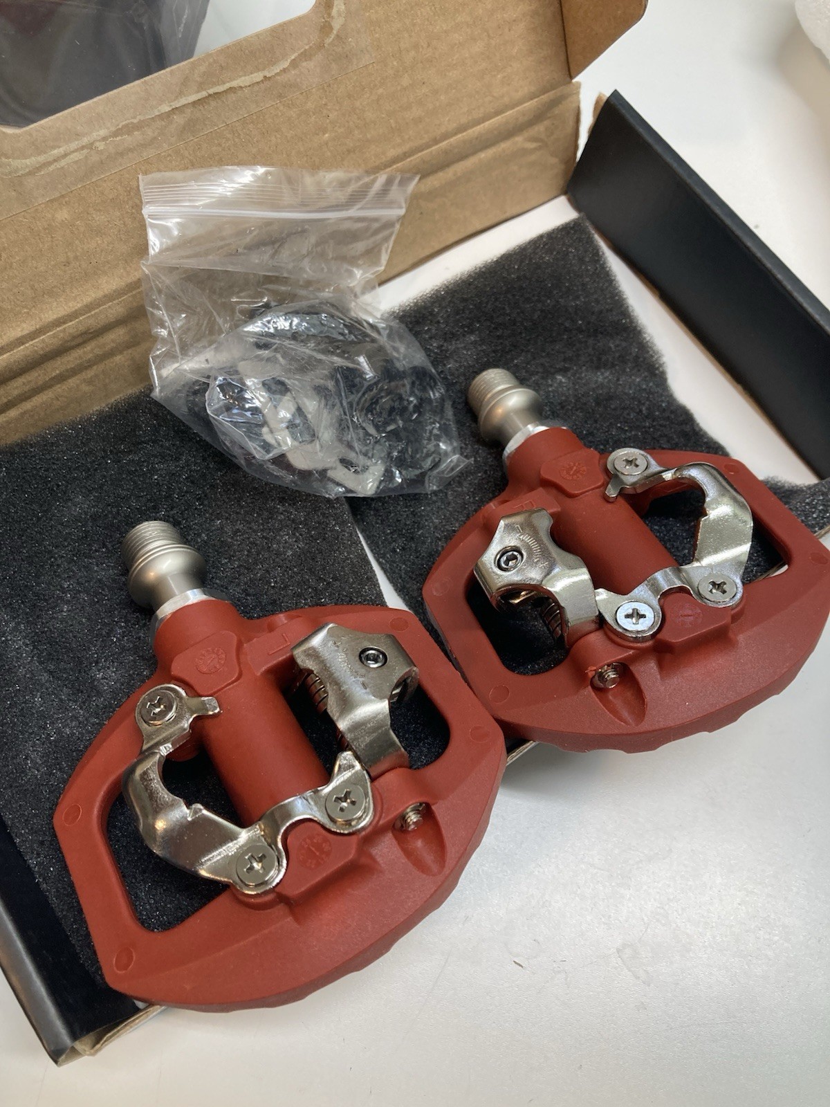Red dual-sided clipless or flat platform mountain bike pedals fits Shimano SPD