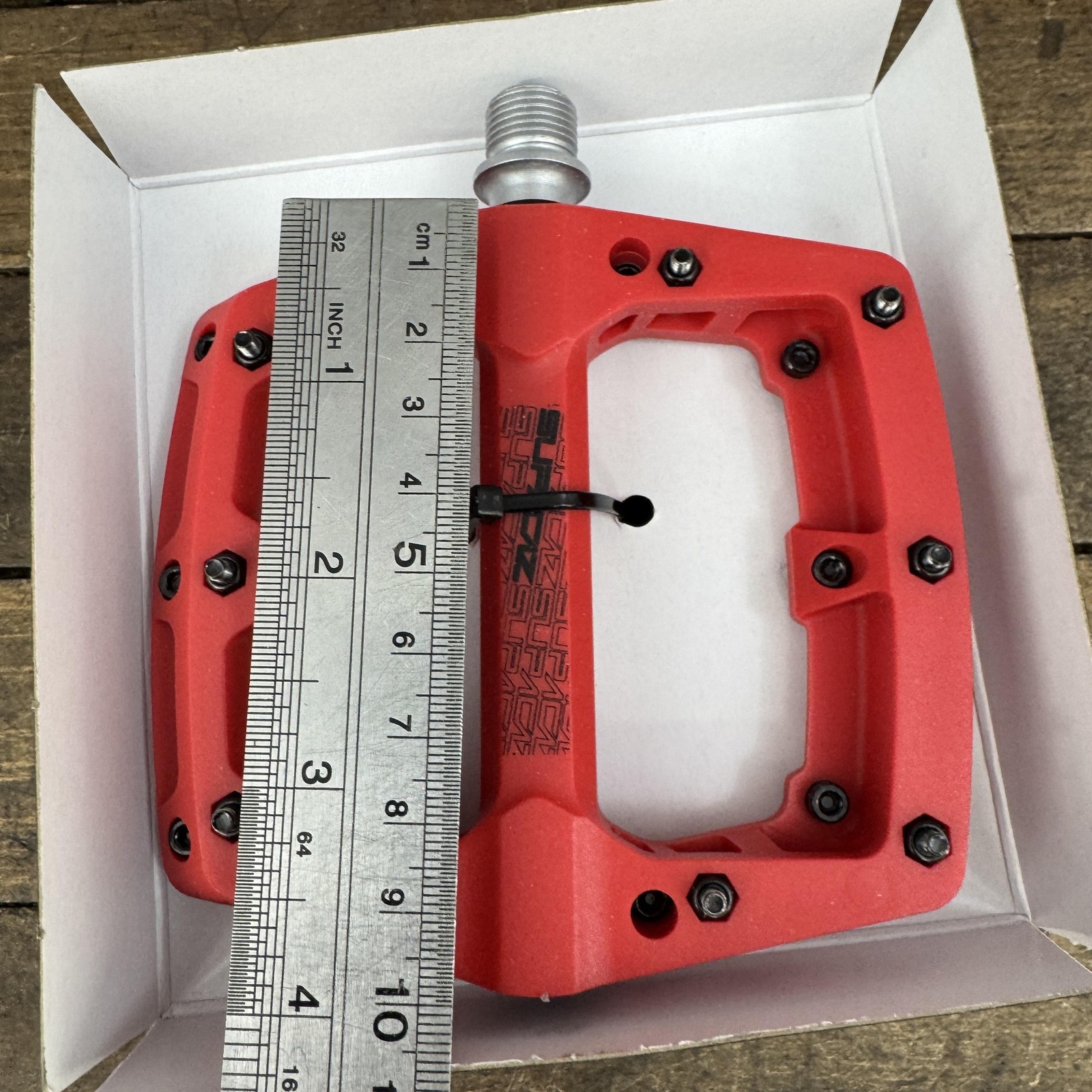 Supacaz Smash Flat Platform Bike Pedals 9/16 Red Composite Pair Pair 2 Pedals