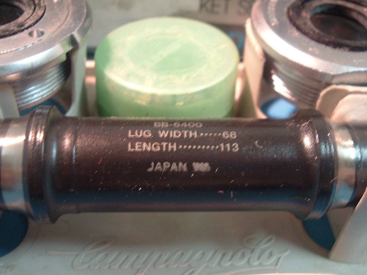 Shimano 600 Ultegra 68x 113MM BB-6400 Road Bottom Bracket-NEW/NOS English- NIB