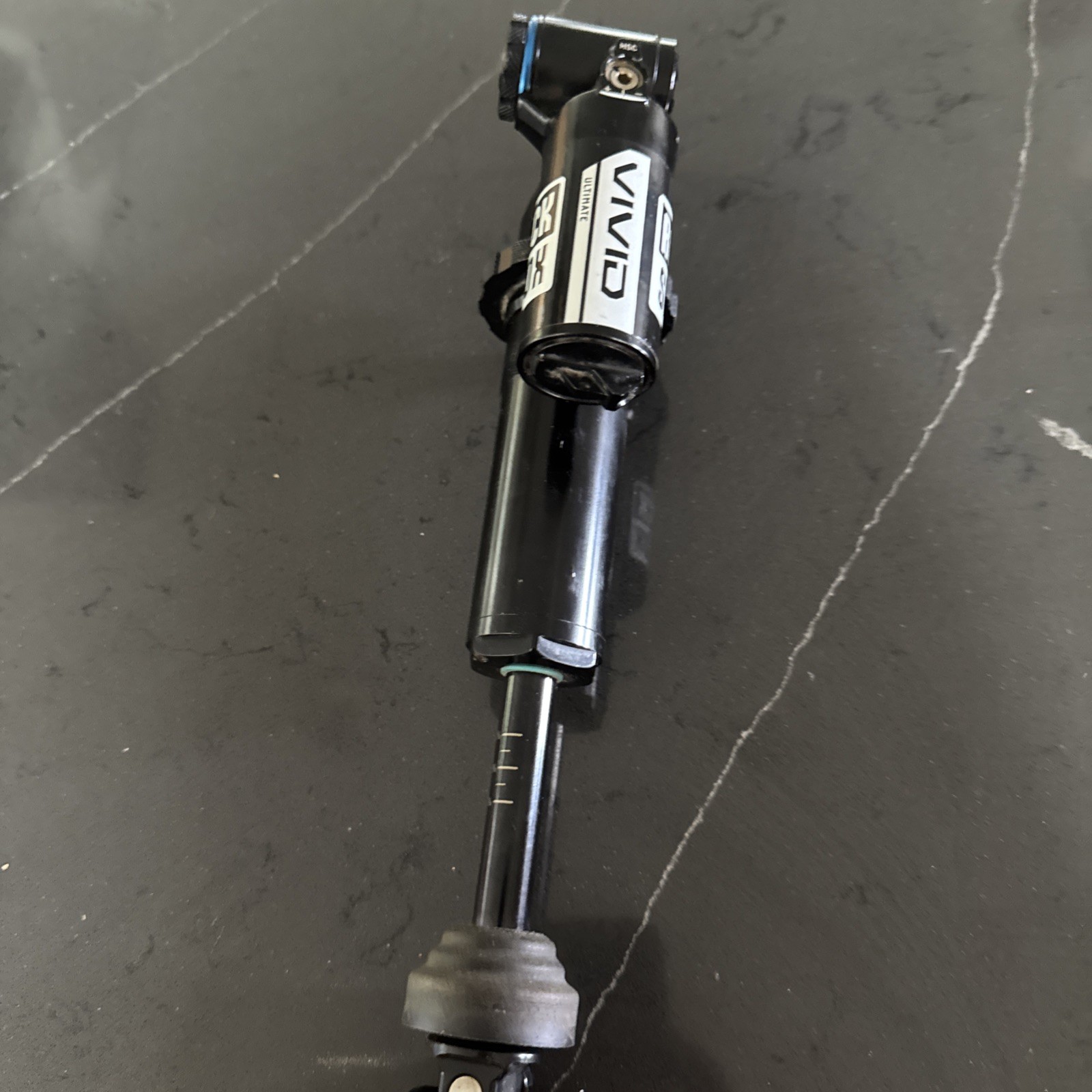 Rockshox Vivid Ultimate Coil C1 2025 R53 C37 250×75 Hydraulic Td, 450 coil