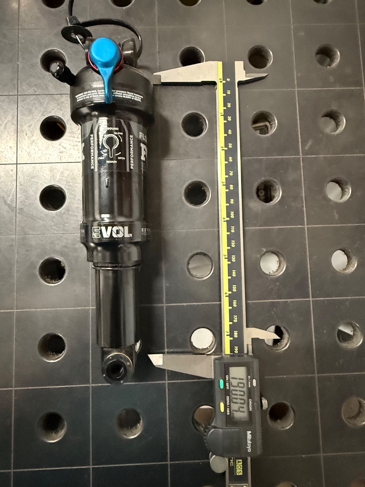 FOX Float DPS Performance Rear Shock – EVOL SV, 3-Position (2)