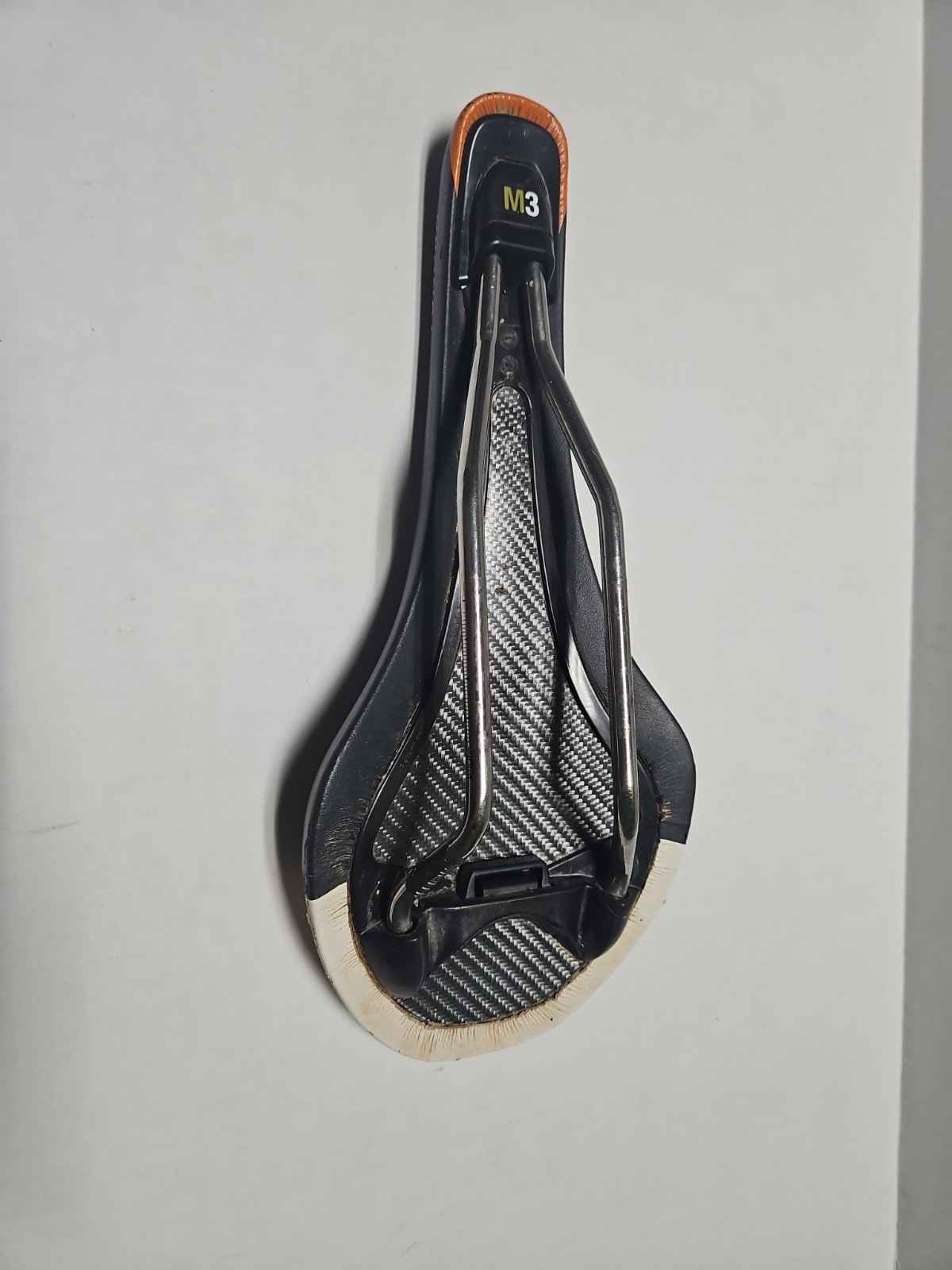 Fizik Tundra M3 125mm 7x7mm Kium Rails Bike Saddle 236g