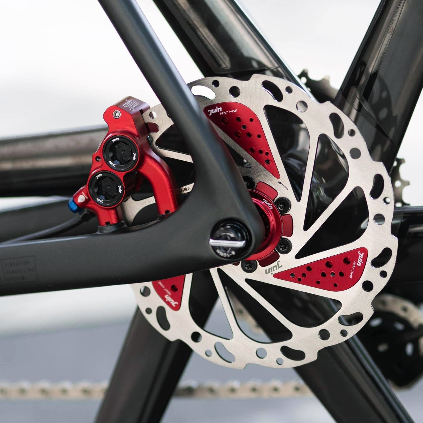 Red Juin Tech ETF 4-Piston Flat Mount Brakes For Shimano Mineral Oil 160mm Set