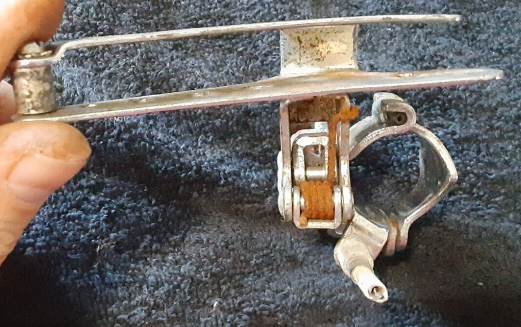 Vintage Shimano Thunderbird Front Derailleur, ~1″ clamp *missing screw*