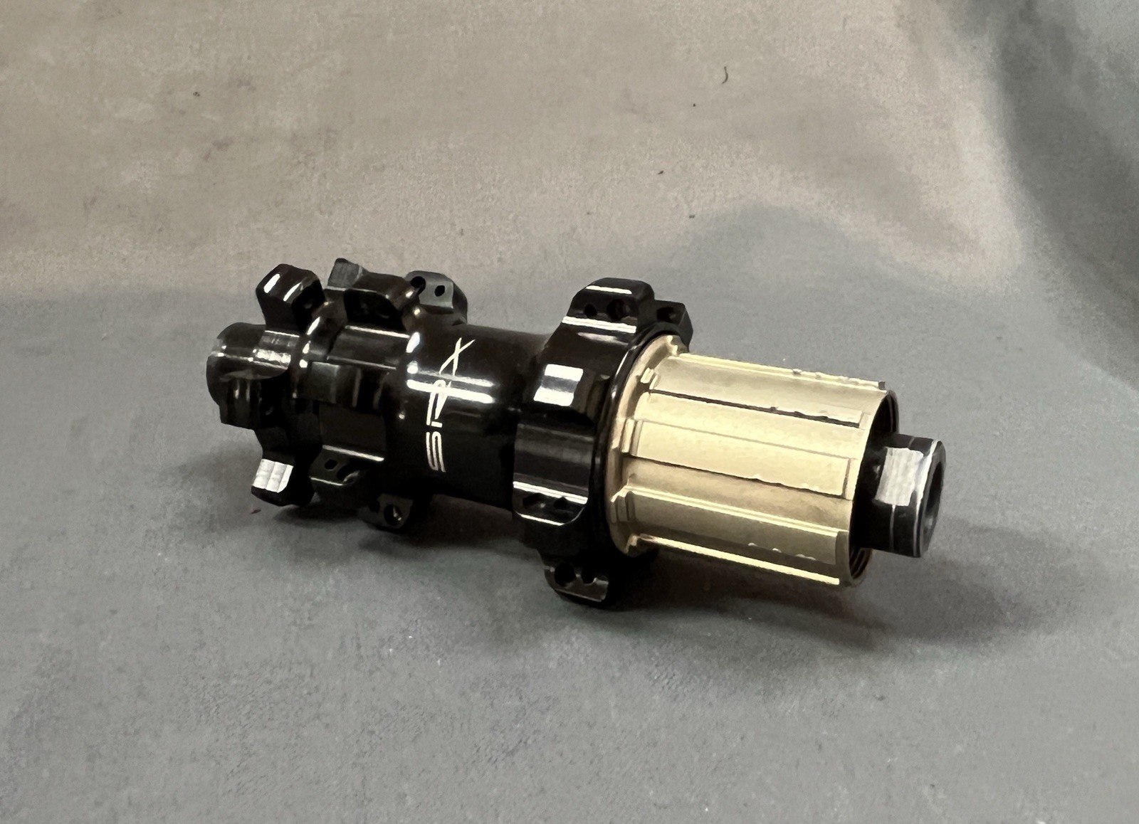 SunRingle SRX Rear Hub MTB 142 x 12mm TA 6-Bolt Disc 28H Straight Pull HG 8-11s