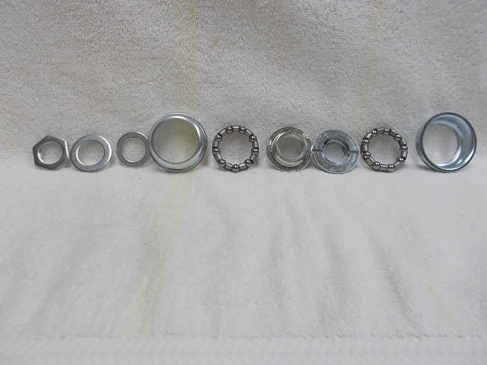 YST CORP. PROFESSIONAL CHROME BICYCLE BOTTOM BRACKET SET BB-621 NOS