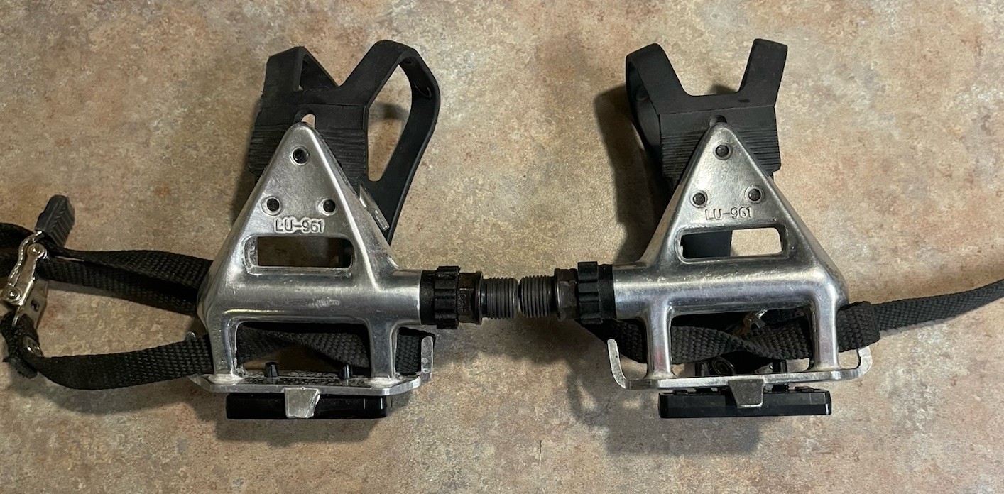Wellgo LU-961 Touring Trekking Bike Cycling Right Left Pedals & Toe Clips