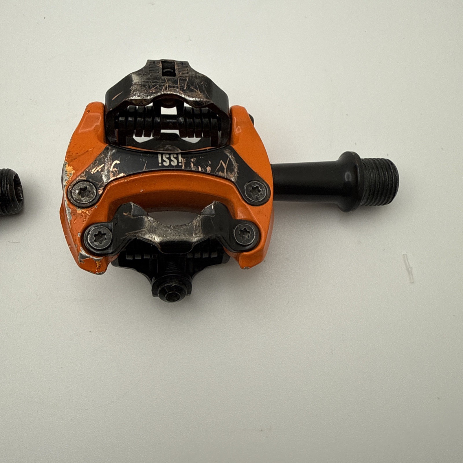 iSSi Flash dual sided SPD clipless MTB pedals in Orange