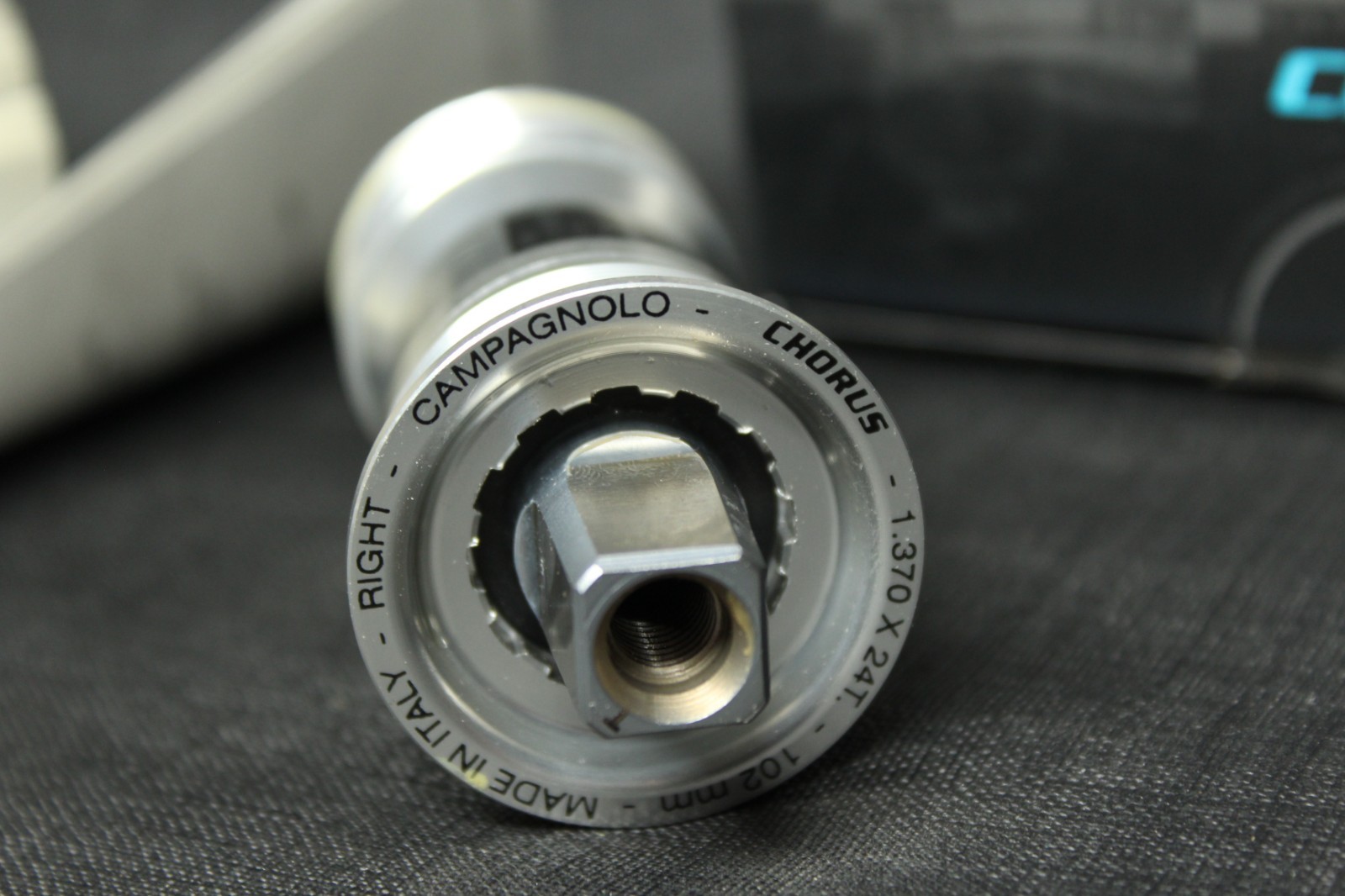 NEW CAMPAGNOLO Chorus Bottom Bracket BB99-CH02BC English Square Taper 102mm ENG