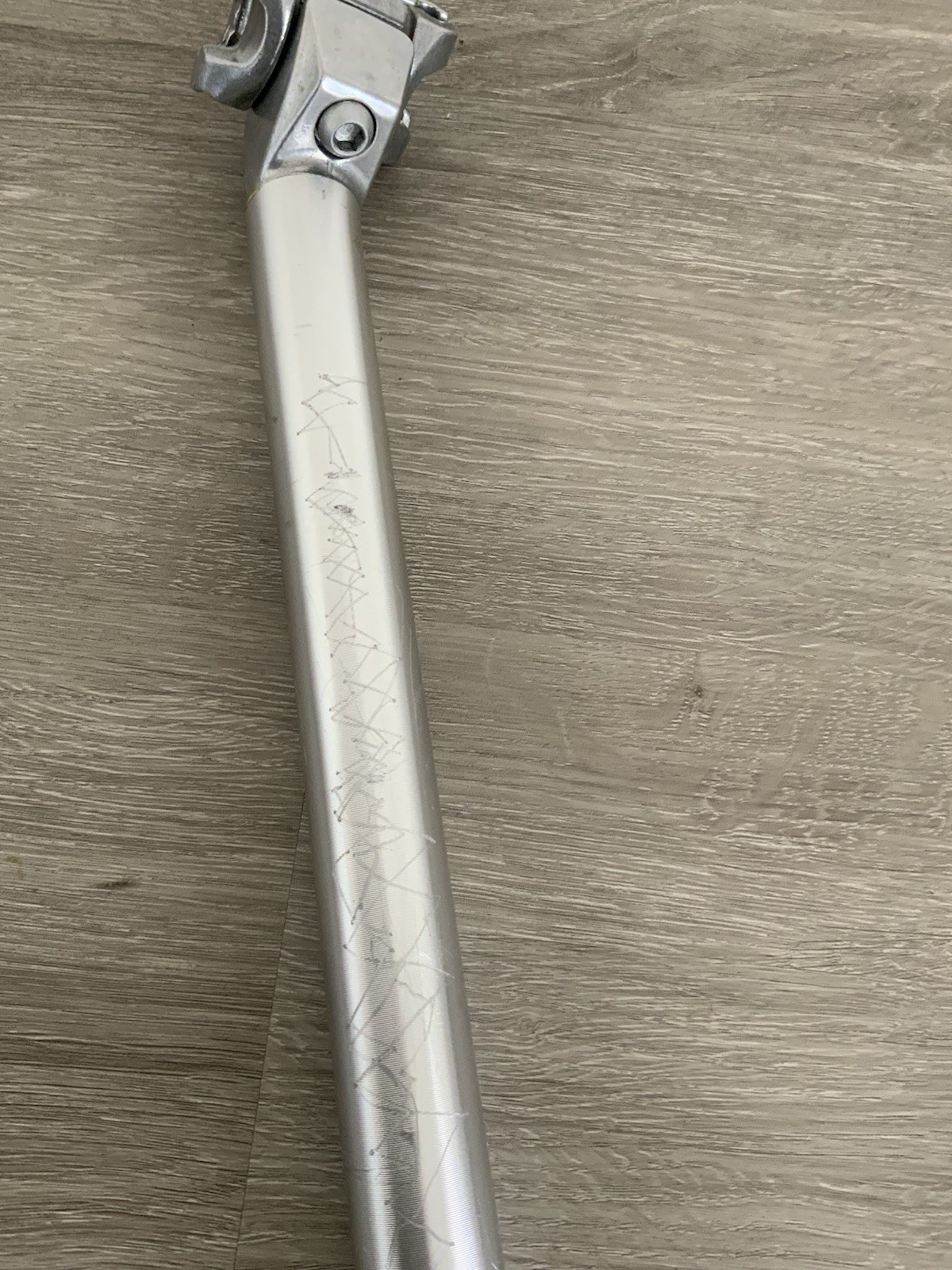 ZOOM SEAT POST 27.2 MM x 300 MM POST LENGTH 320 GRAMS ALUMINUM