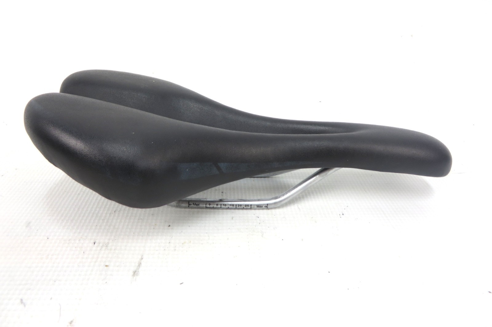 BLACK LEATHER SADDLE Bike Seat 140x280mm 290g Steel