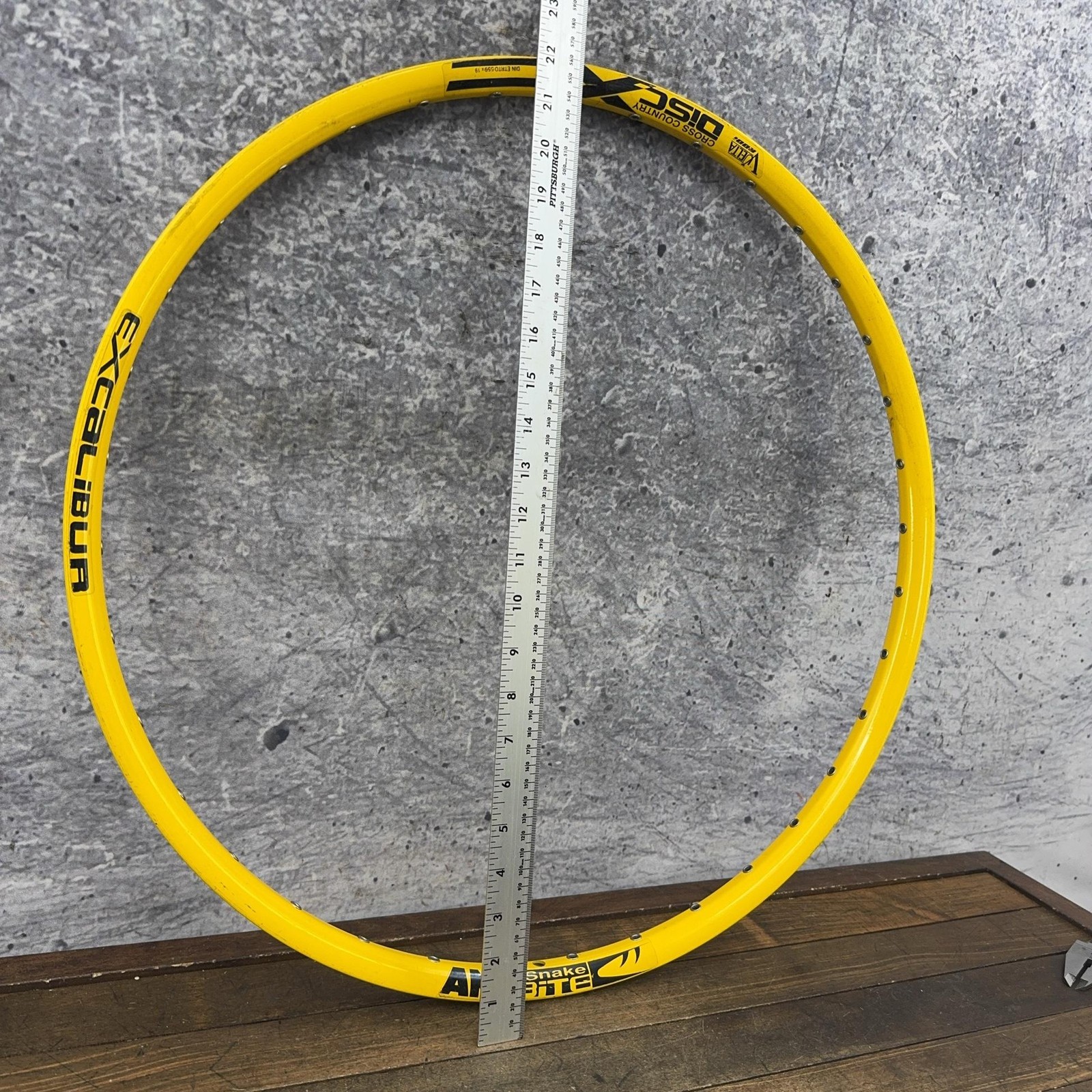 Vuelta Excalibur 26in Rim Yellow 36h Disc 36 Hole MTB Anti Snake Bite 559×19