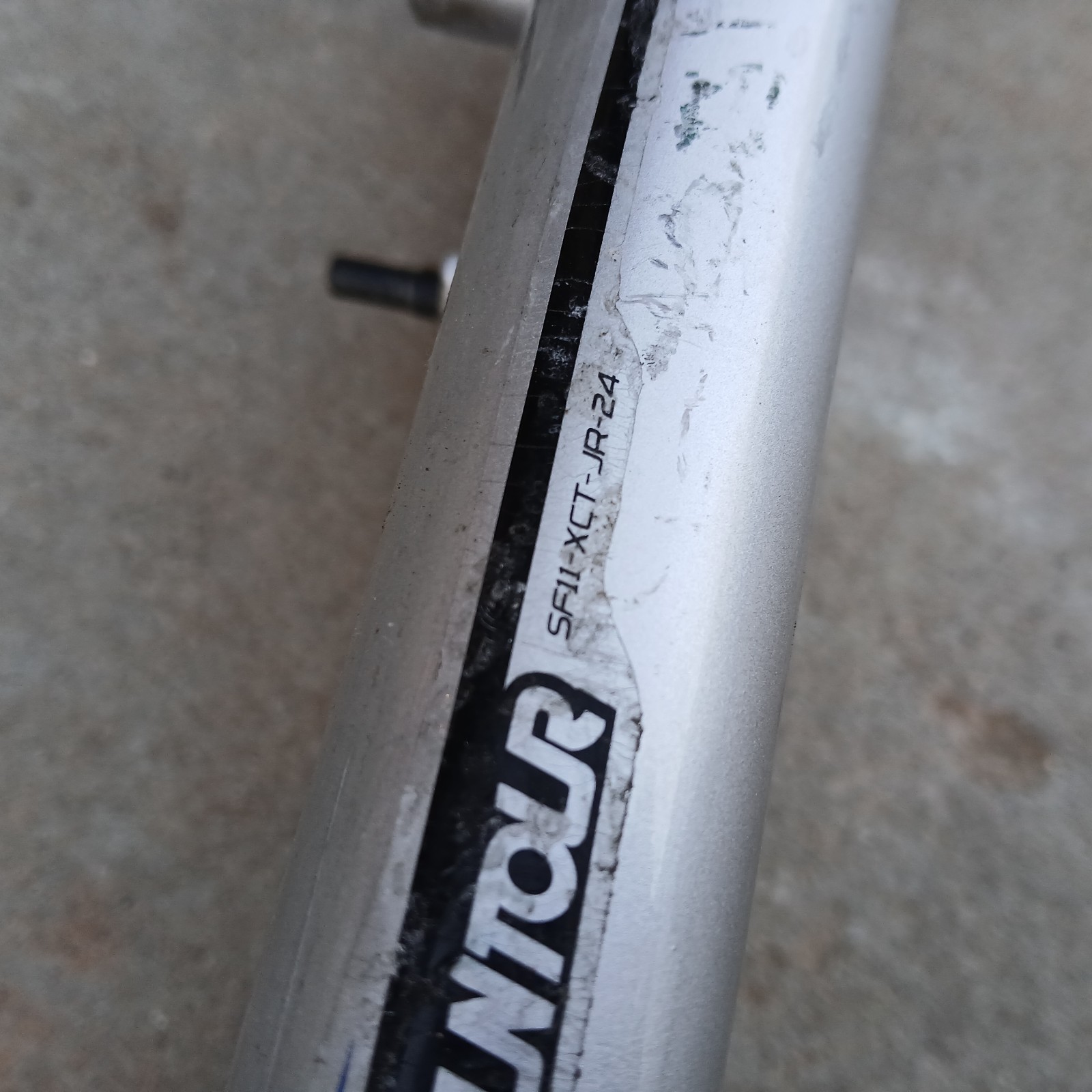 SR Suntour Suspension Fork 24.5” SF11-XCT-JR-24 from a Specialized Hotrock