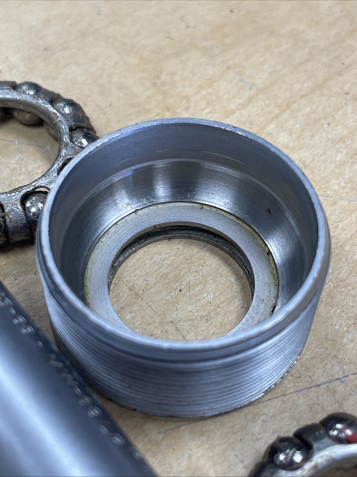 Sugino 75 Track 68x109mm Bottom Bracket Set: with non-drive cup and bearings