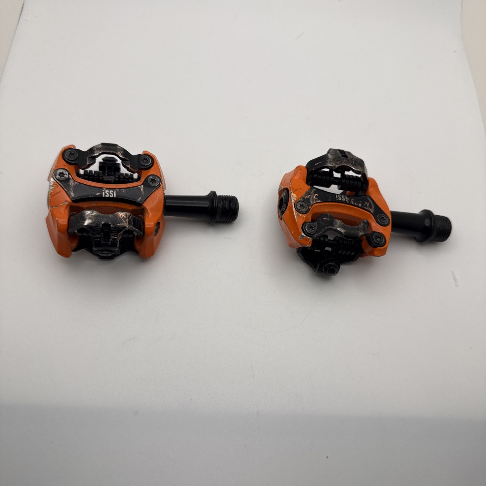 iSSi Flash dual sided SPD clipless MTB pedals in Orange