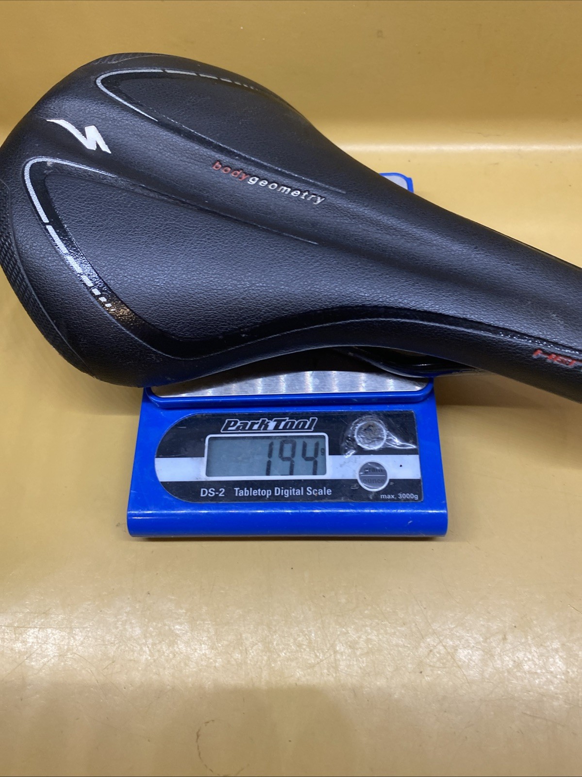 Black Specialized Henge Pro Carbon Body Geometry 260m X 159mm Carbon Rail Saddle