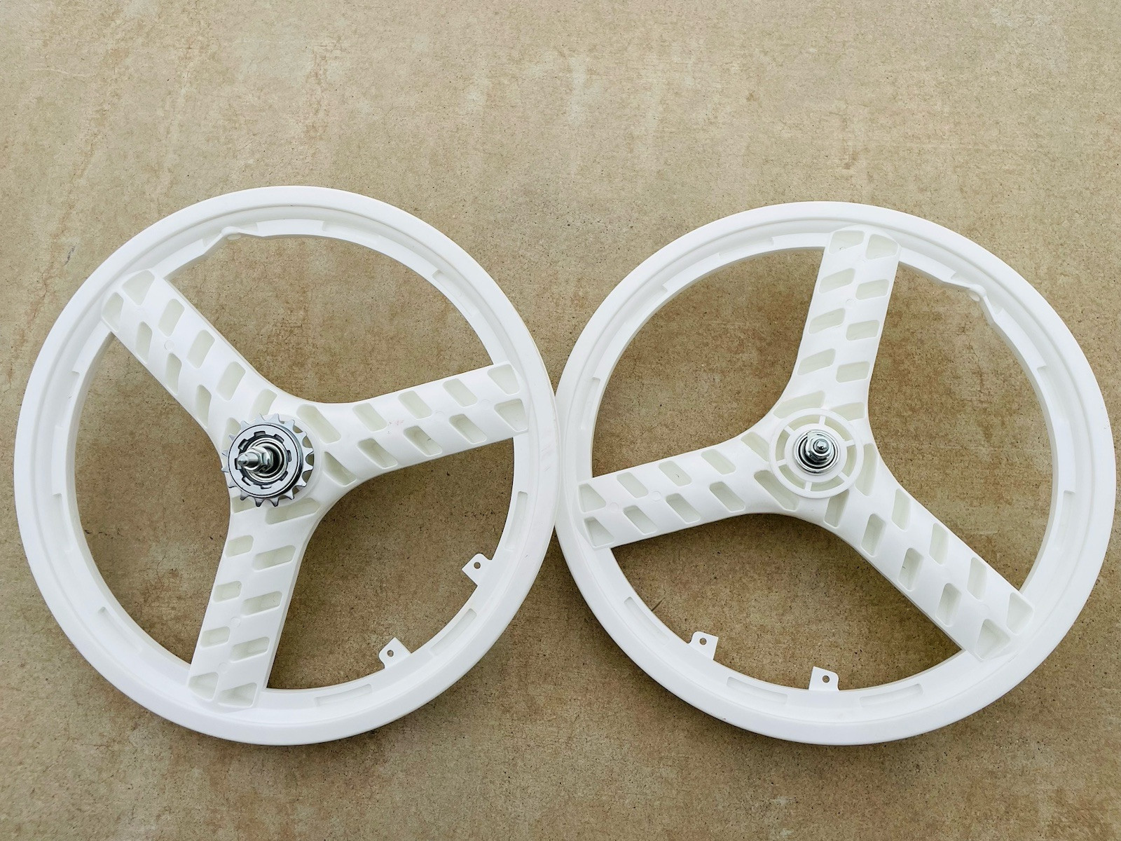 Pair of 20″ Bicycle Mag Wheels Set 6 SPOKE WHITE FOR GT DYNO HARO any BMX BIKE