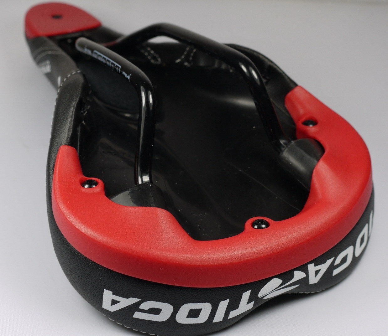 NEW TIOGA MC GROOVE SEAT SADDLE MTB OFFROAD FREERIDE 266MM 136MM BLACK RED