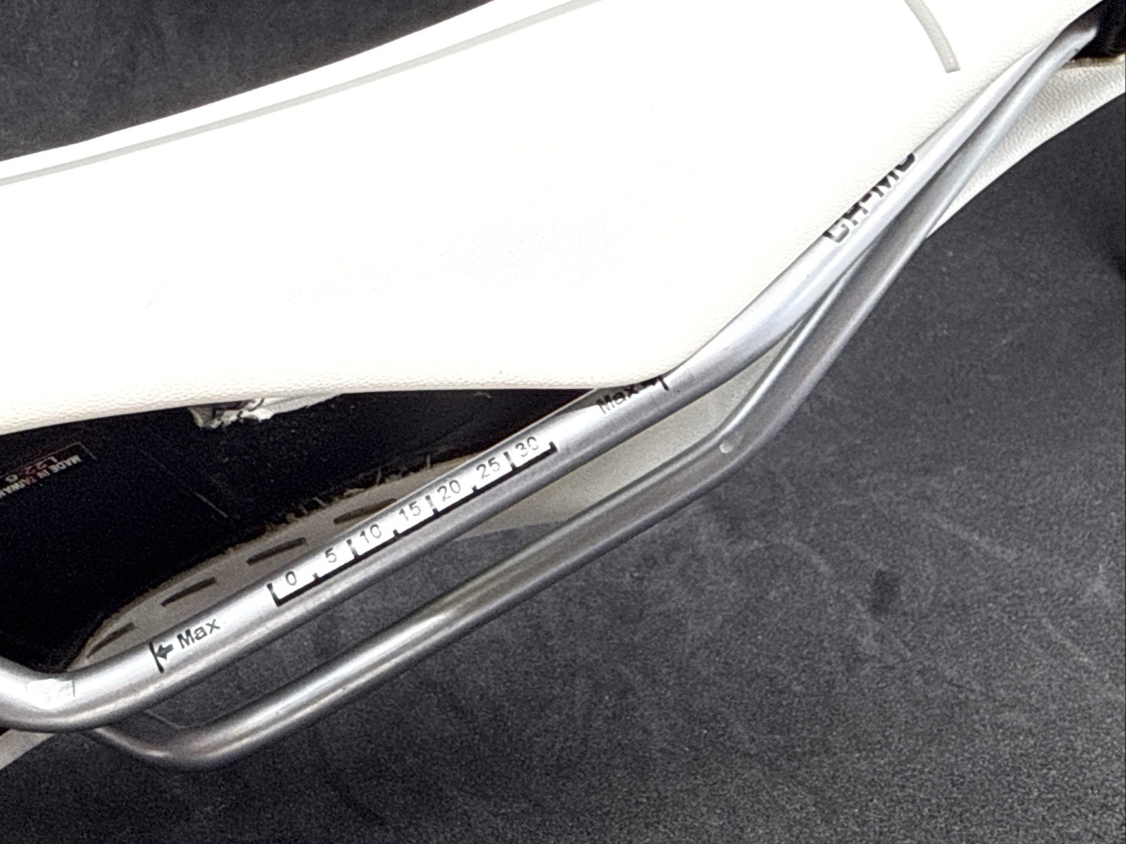 Cobb PLUS White Silver Red 132mm Hollow Cro-Mo Rail Road Cutout Saddle 302 Grams