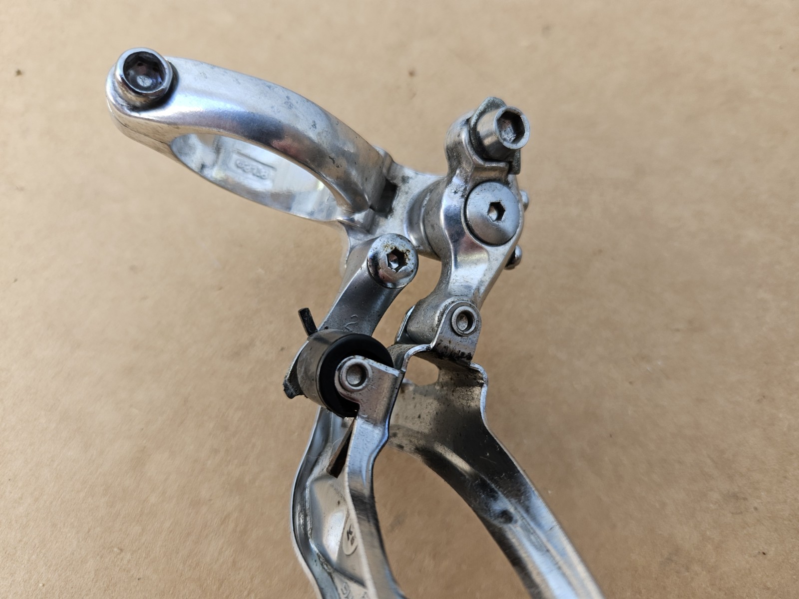 BROKEN Shimano Sora Front Triple Derailleur 31.8mm Clamp Bottom Pull FD-3304